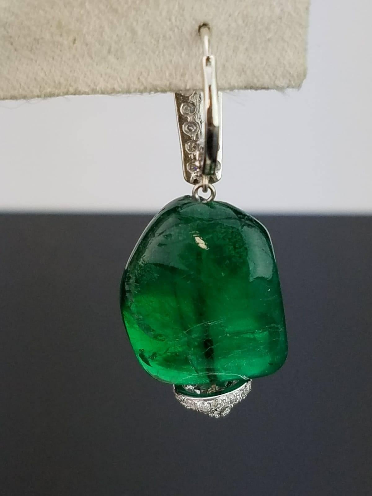 66 Carat Emerald Beads and Diamond Dangle Earrings In New Condition In Bangkok, Thailand