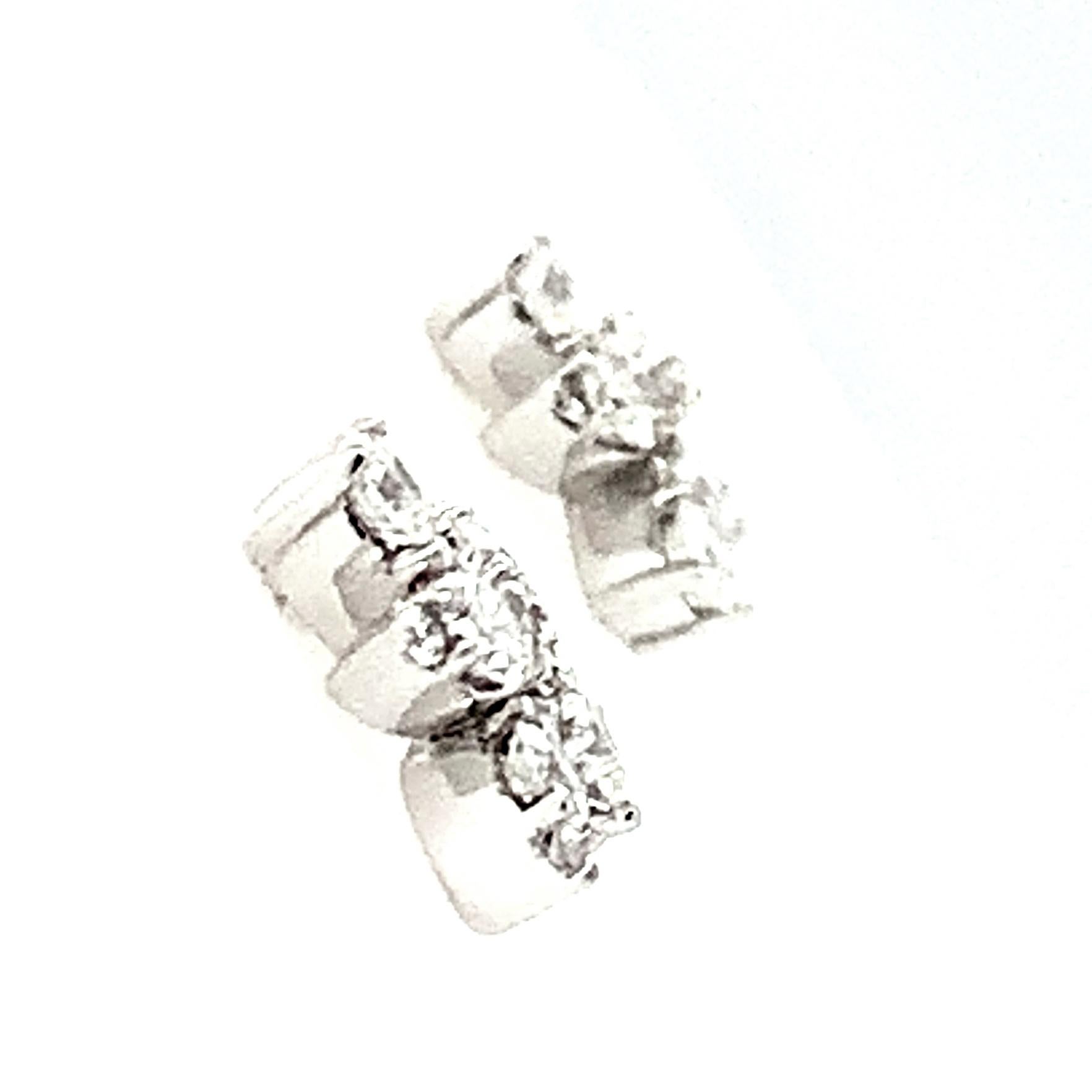 18k white gold stud earrings