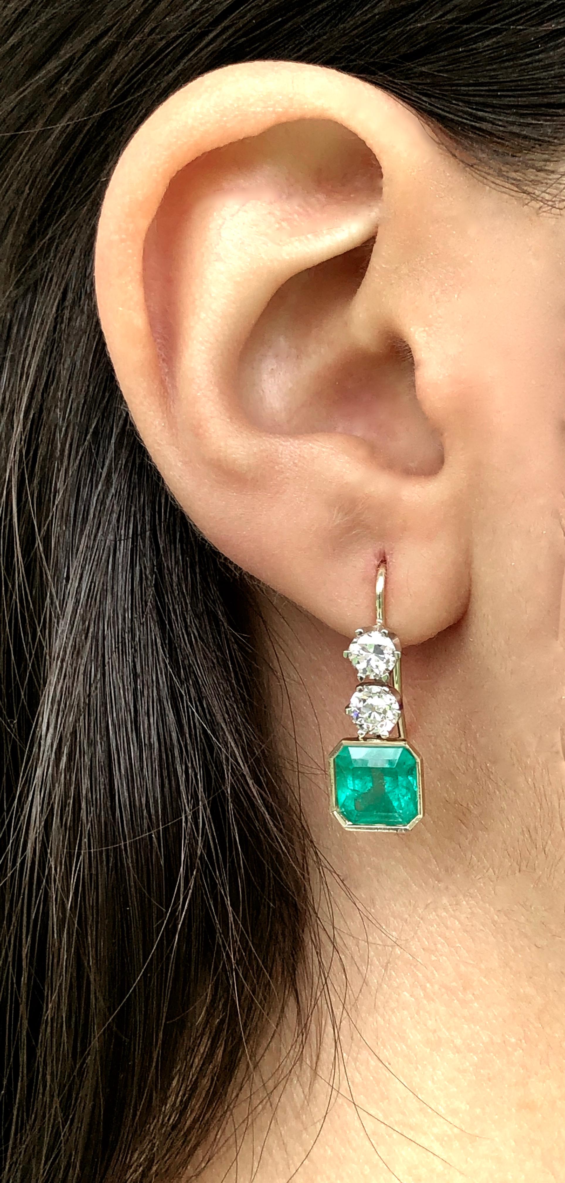 Art Deco 6.60 Carat Colombian Emerald and Old European Diamond Dangle Earrings