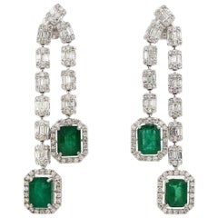 Boucles d'oreilles en or 18 carats avec diamants et émeraudes de 6,60 carats