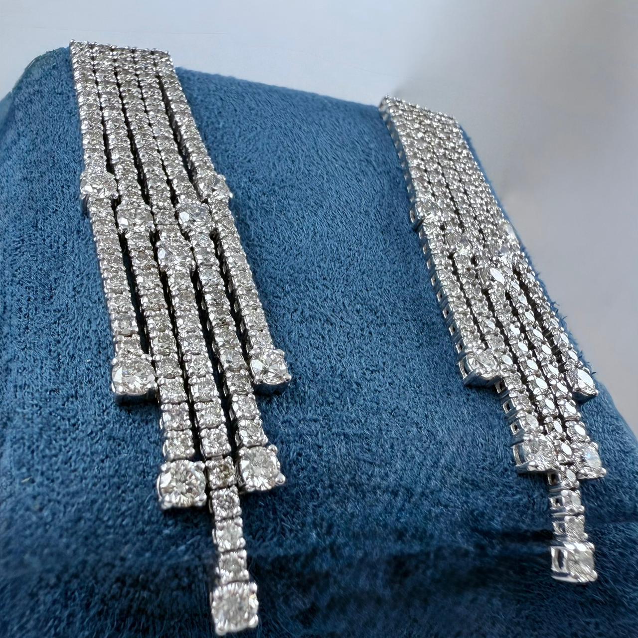 Contemporaneo Orecchini a Stazione con Diamante a Cinque File da 6,60 Carati in Oro Bianco 18K in vendita