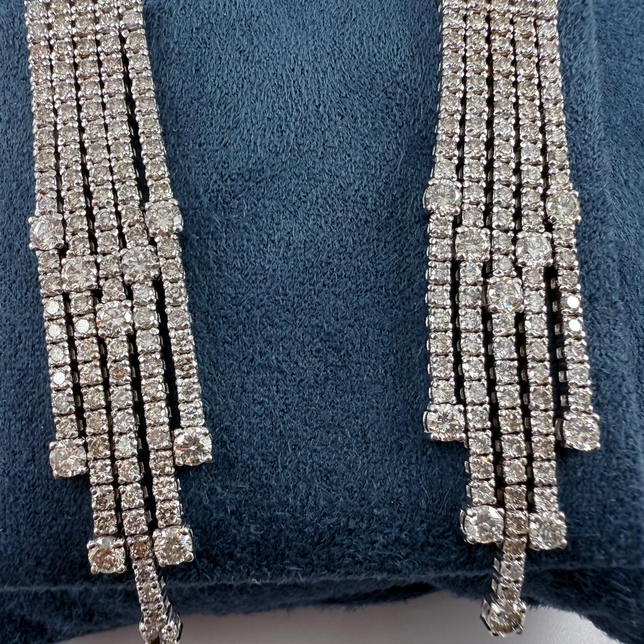 Taglio rotondo Orecchini a Stazione con Diamante a Cinque File da 6,60 Carati in Oro Bianco 18K in vendita