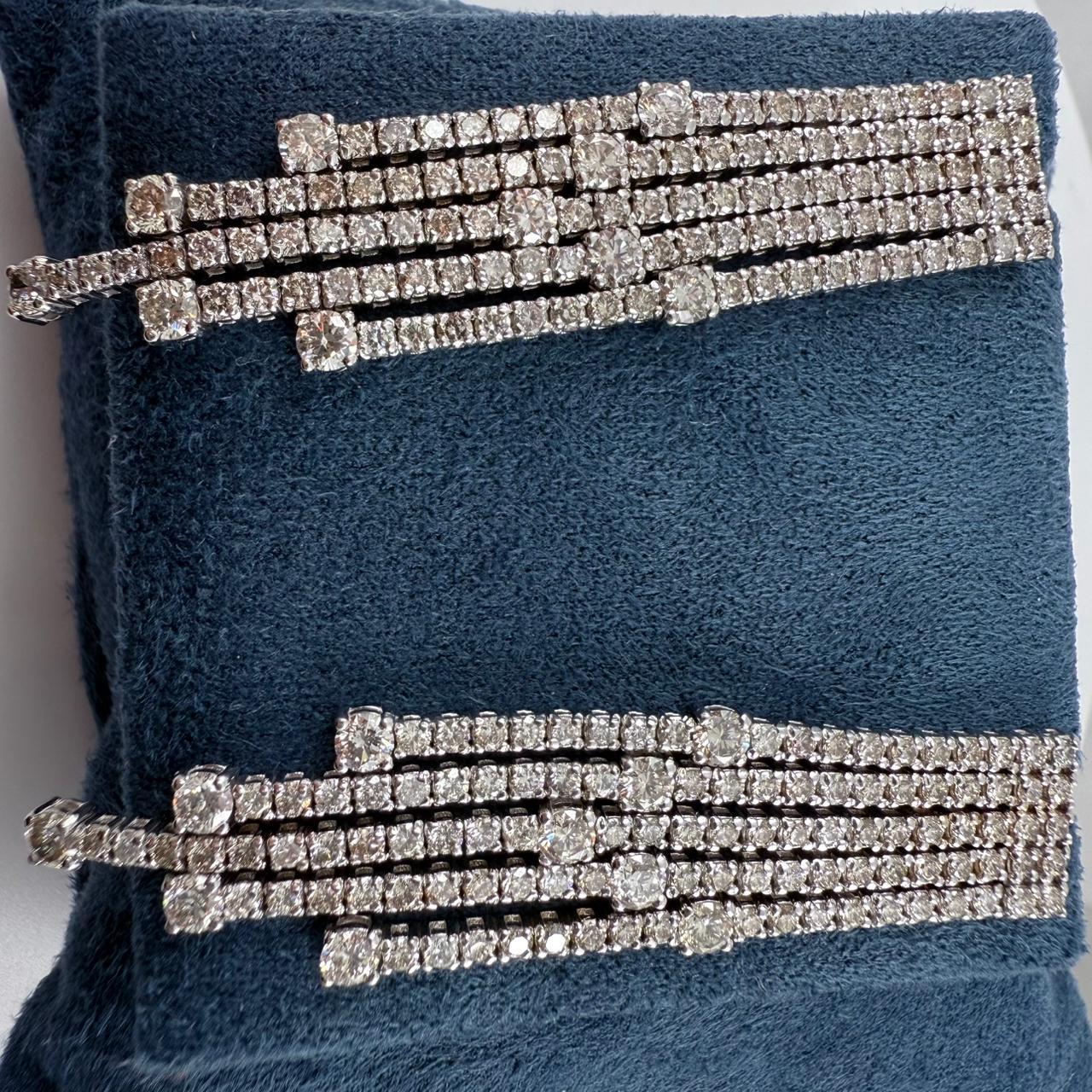 Orecchini a Stazione con Diamante a Cinque File da 6,60 Carati in Oro Bianco 18K In condizioni Nuovo in vendita a New York, NY