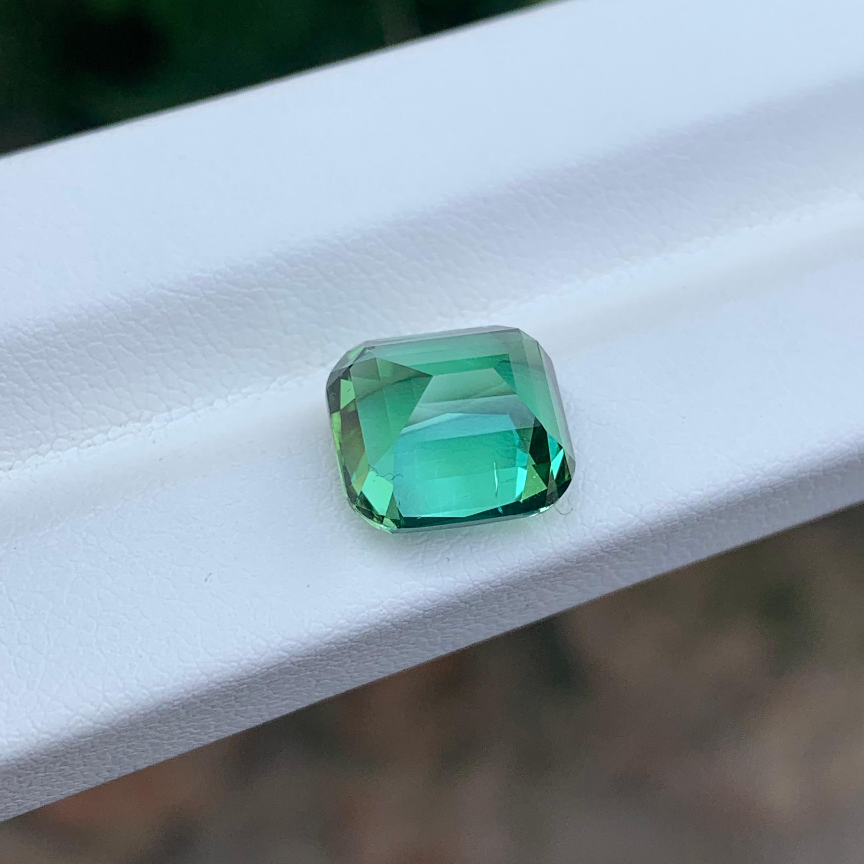 Gema natural suelta de turmalina verde menta en forma de cojín de 6.60 quilates en Nuevo estado para la venta en Peshawar, PK