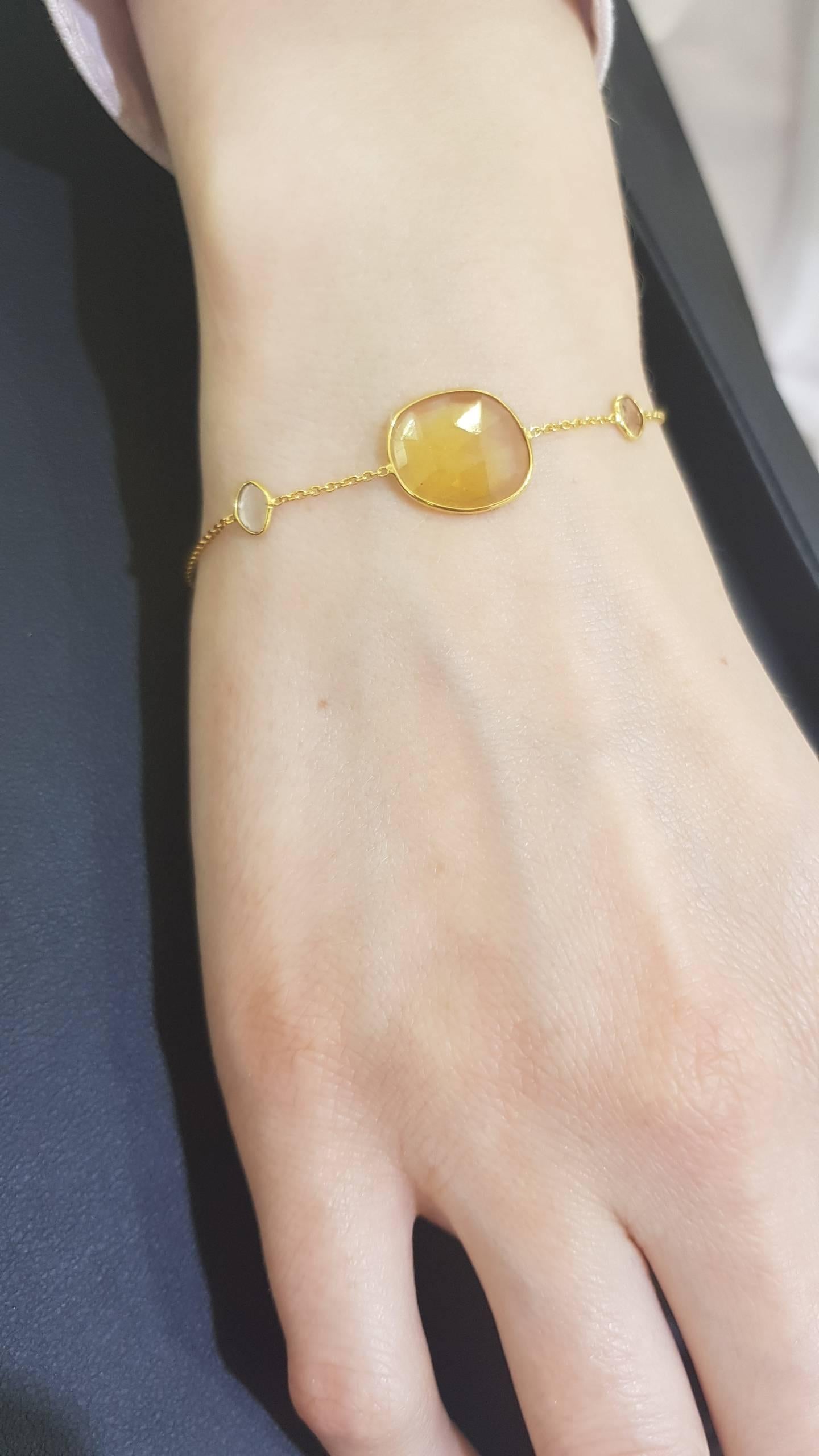 6,60 Karat Rosenschliff Saphir Diamant 18 KT Gelbgold Kunsthandwerkliches Armband  (Zeitgenössisch) im Angebot