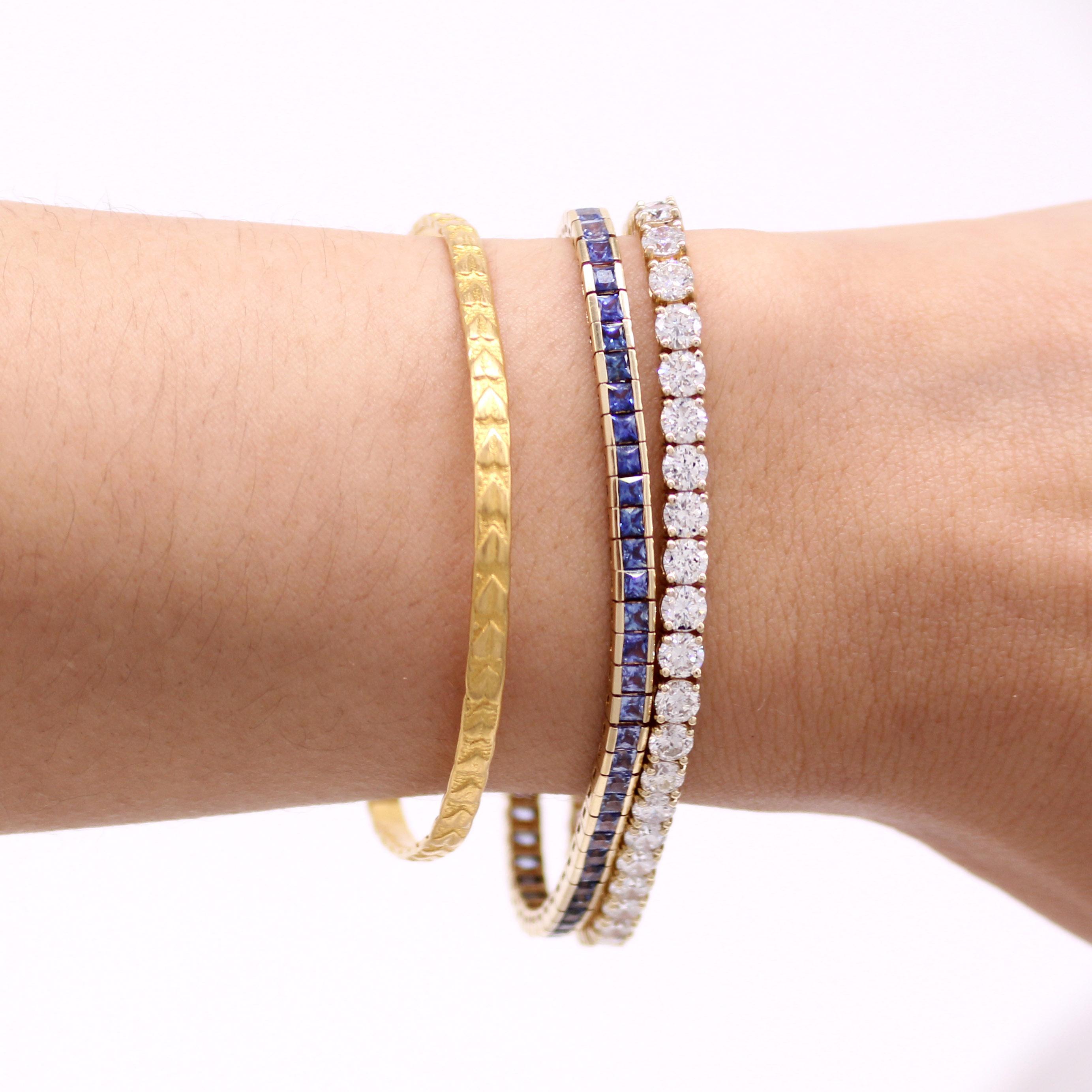 Estate 6.60ct Ombré Ceylon Sapphire Bracelet in 14K Yellow Gold  66 Sapphires For Sale 2