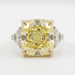 Bague en diamant de 6,61 carats de couleur jaune fantaisie sans défaut interne