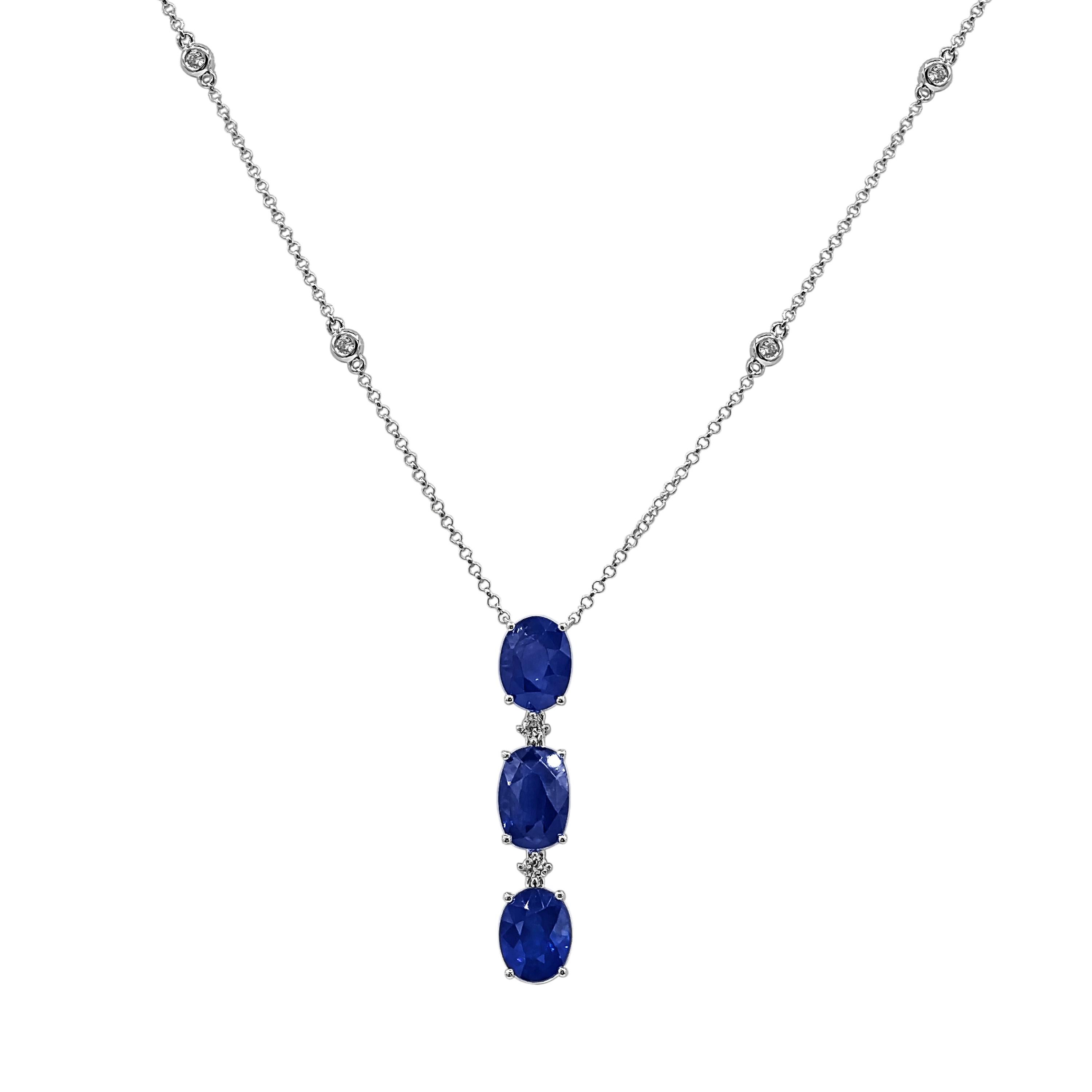 Mixed Cut 6.61 Carats Sapphire and White Diamond White Gold Necklace For Sale