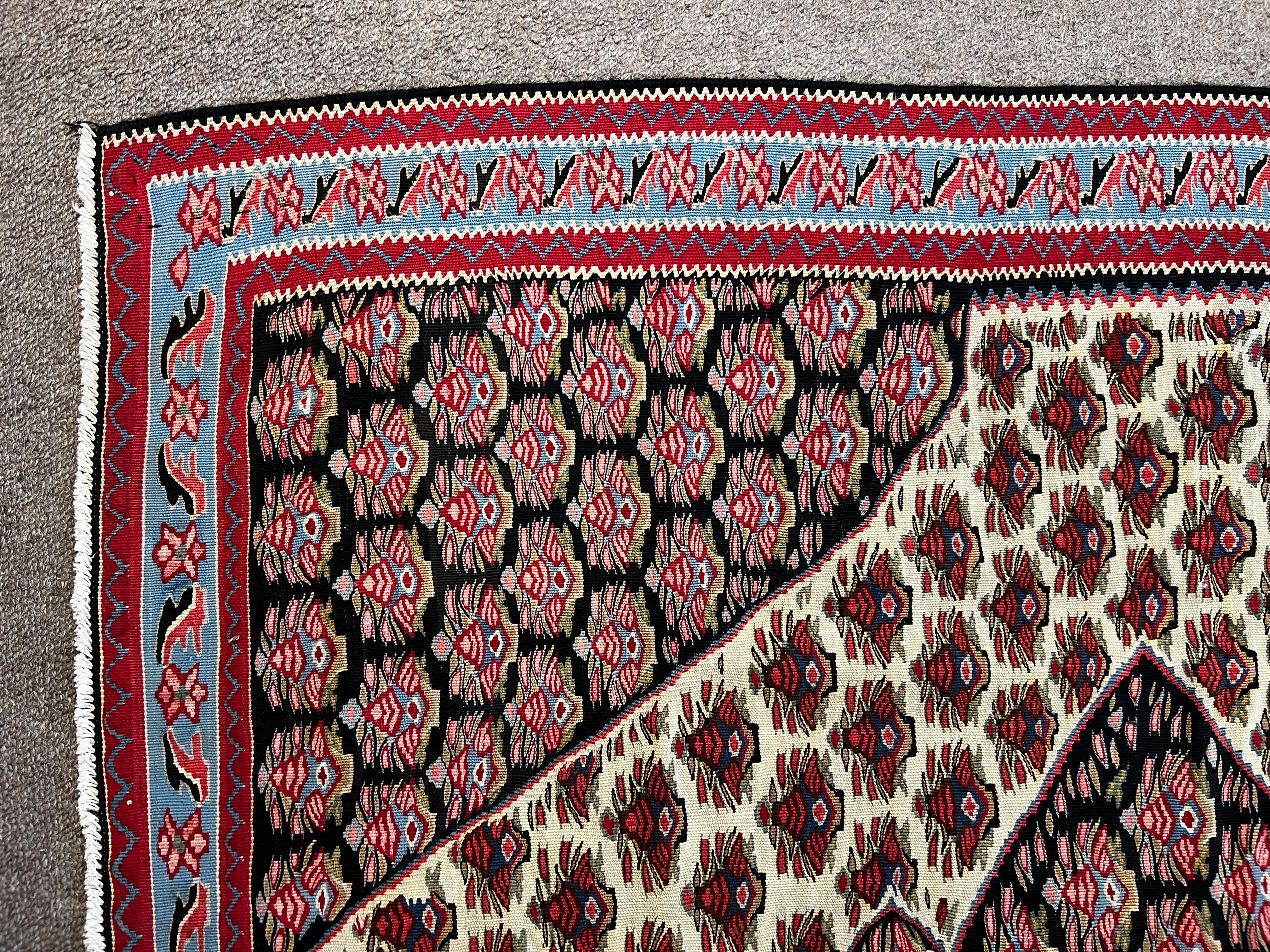 662 – Schöner feiner Kelim, 20. Jahrhundert (Mitte des 20. Jahrhunderts) im Angebot