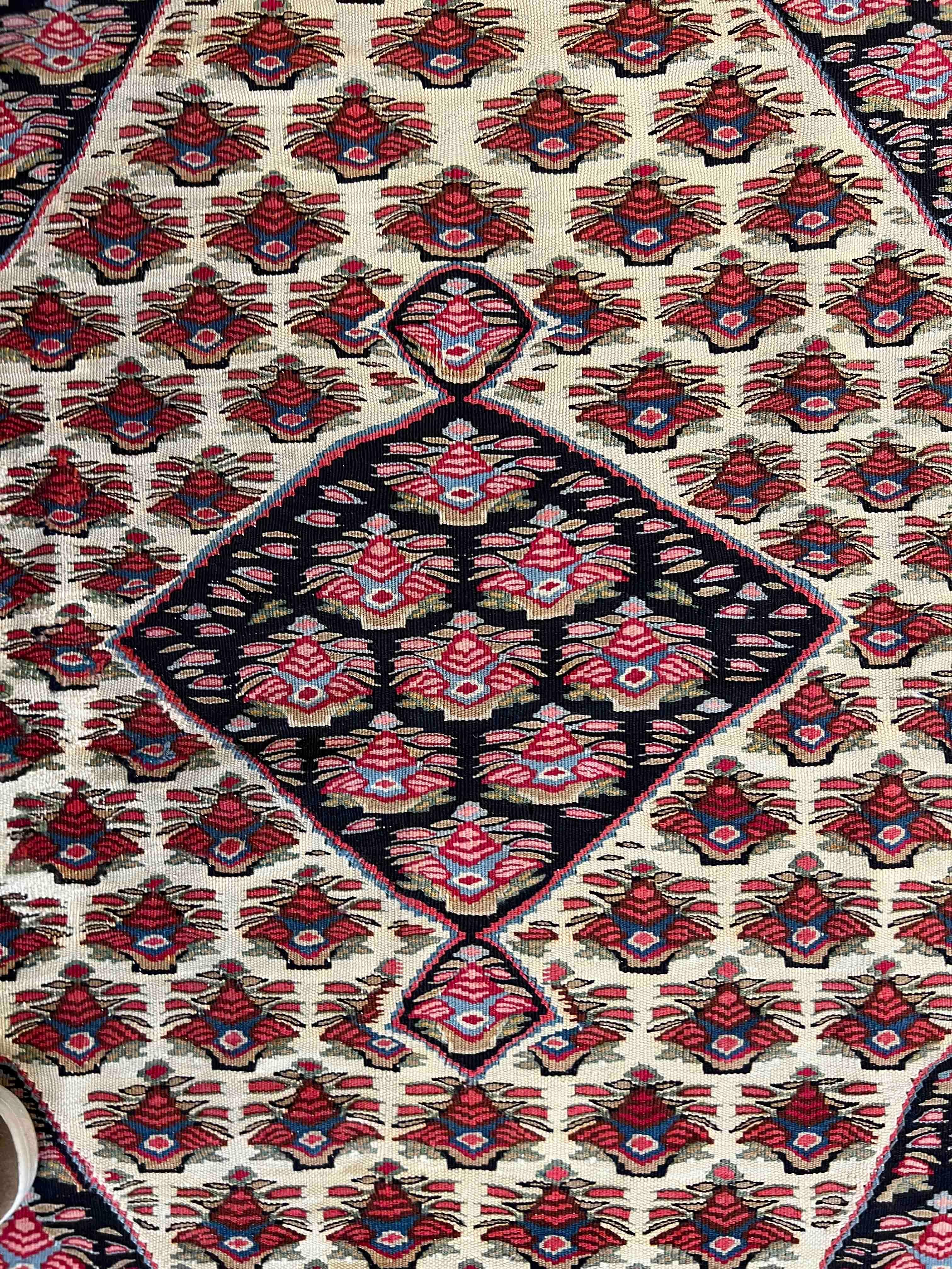 662 – Schöner feiner Kelim, 20. Jahrhundert im Angebot 1