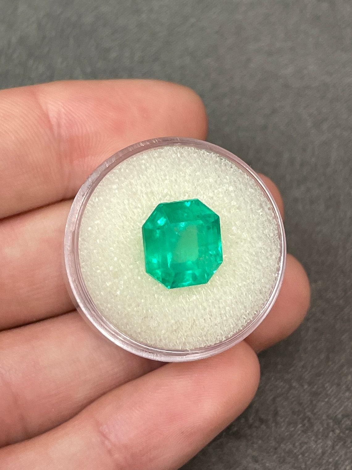 Modern 6.62ct Captivating Muzo Green Asscher Cut Colombian Emerald Genuine May For Sale