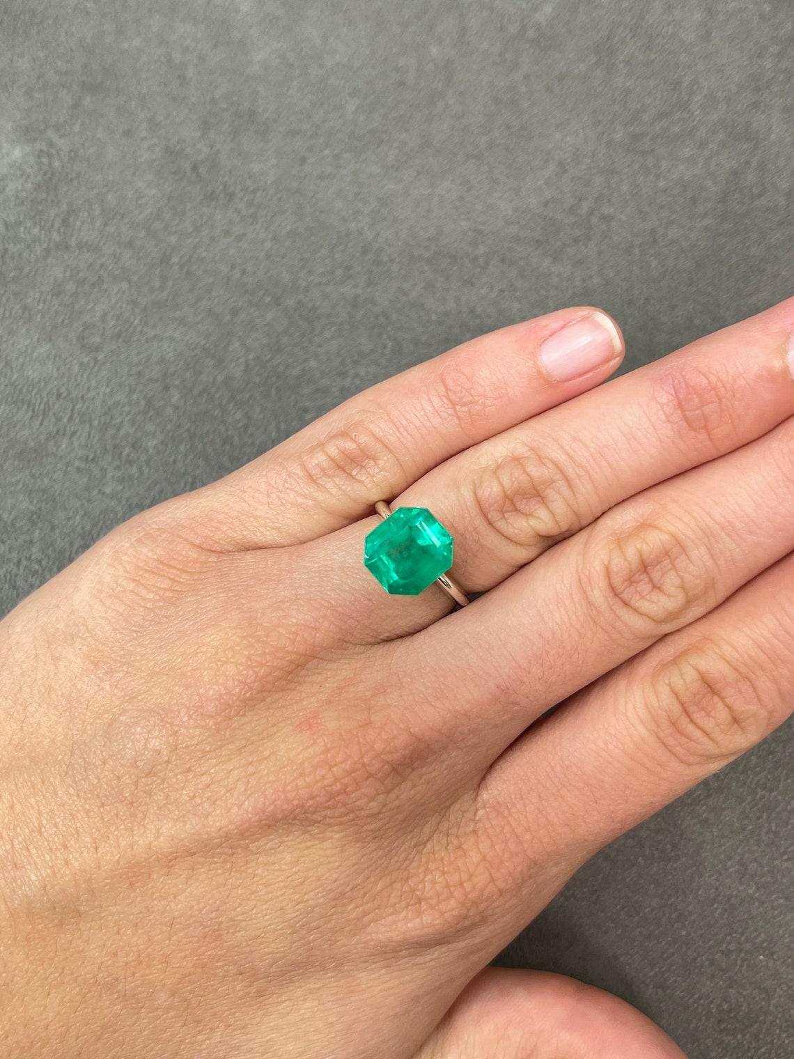 Women's or Men's 6.62ct Captivating Muzo Green Asscher Cut Colombian Emerald Genuine May For Sale