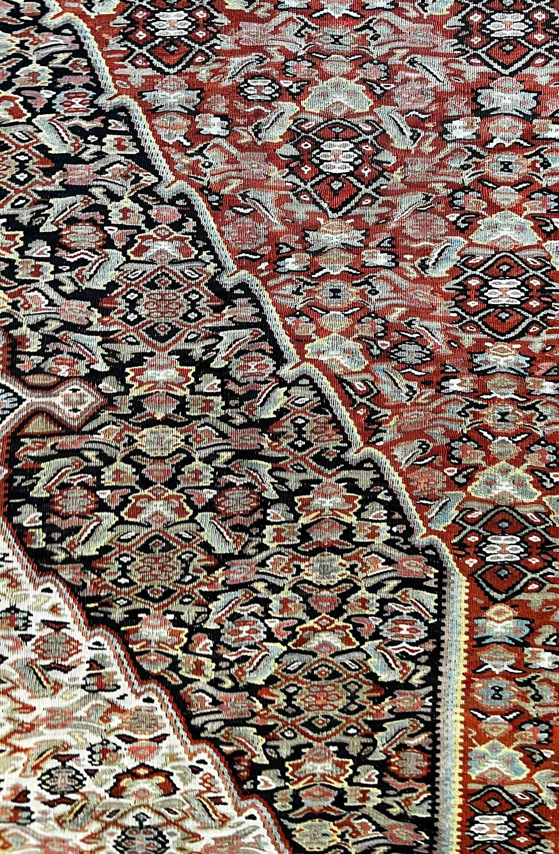 663 - Alter feiner Senneh-Kelim im Angebot 10