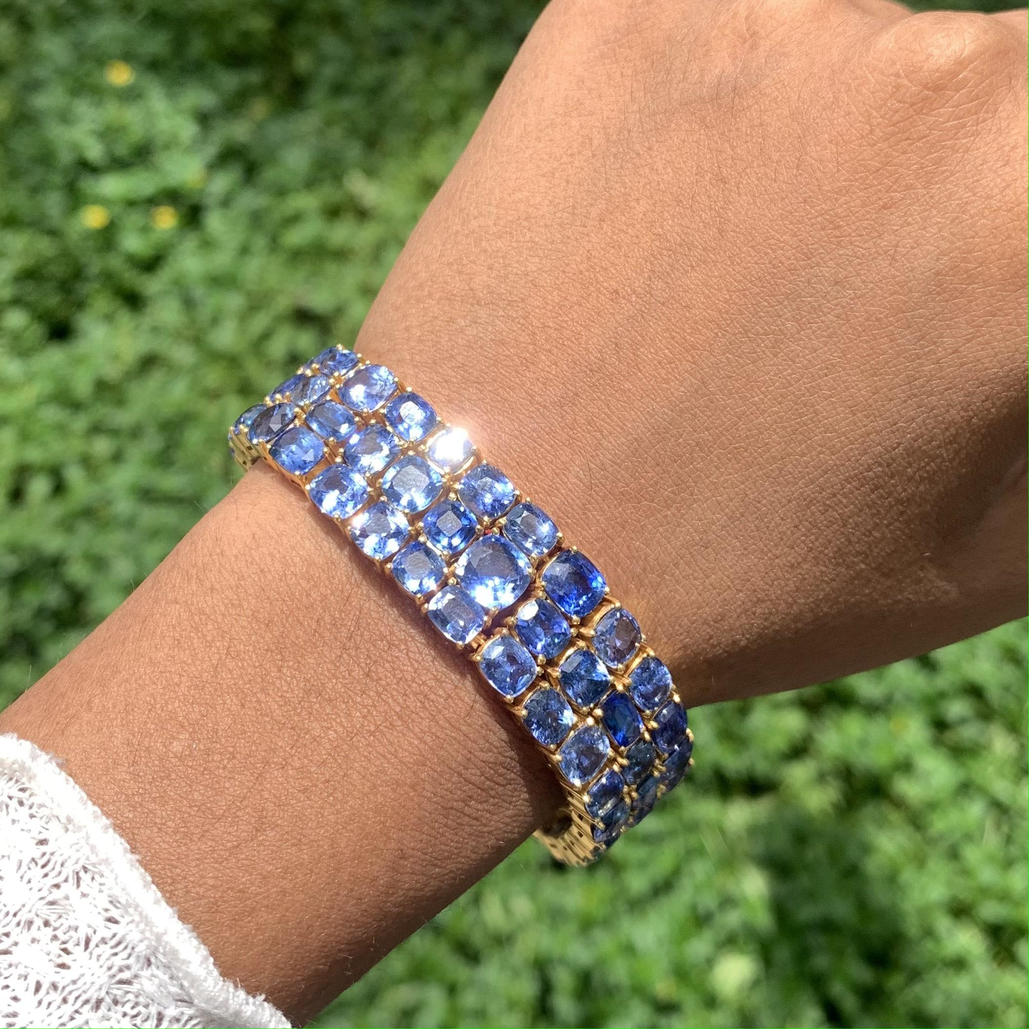 66.4 ct Ceylon Blue Sapphires Contemporary style Unisex Statement Bracelet For Sale 4