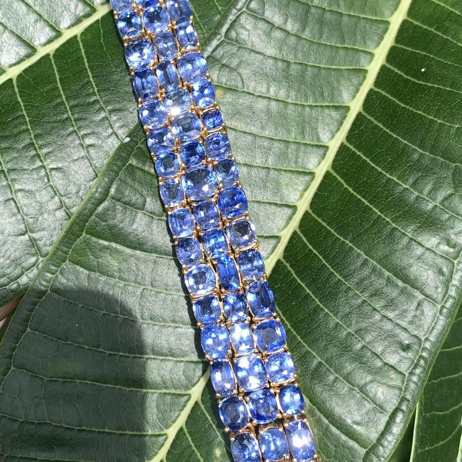 66.4 ct Ceylon Blue Sapphires Contemporary style Unisex Statement Bracelet In New Condition For Sale In Bangkok, TH