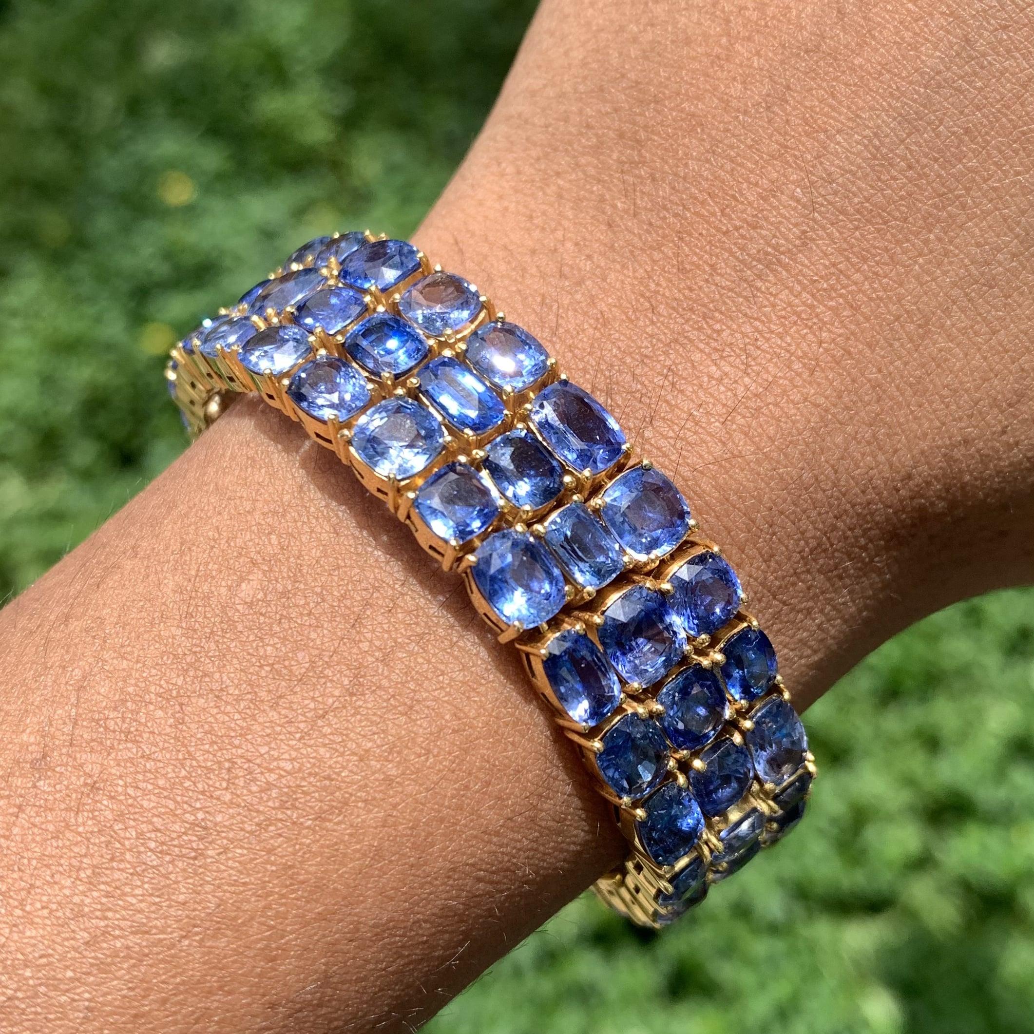 66.4 ct Ceylon Blue Sapphires Contemporary style Unisex Statement Bracelet For Sale 3