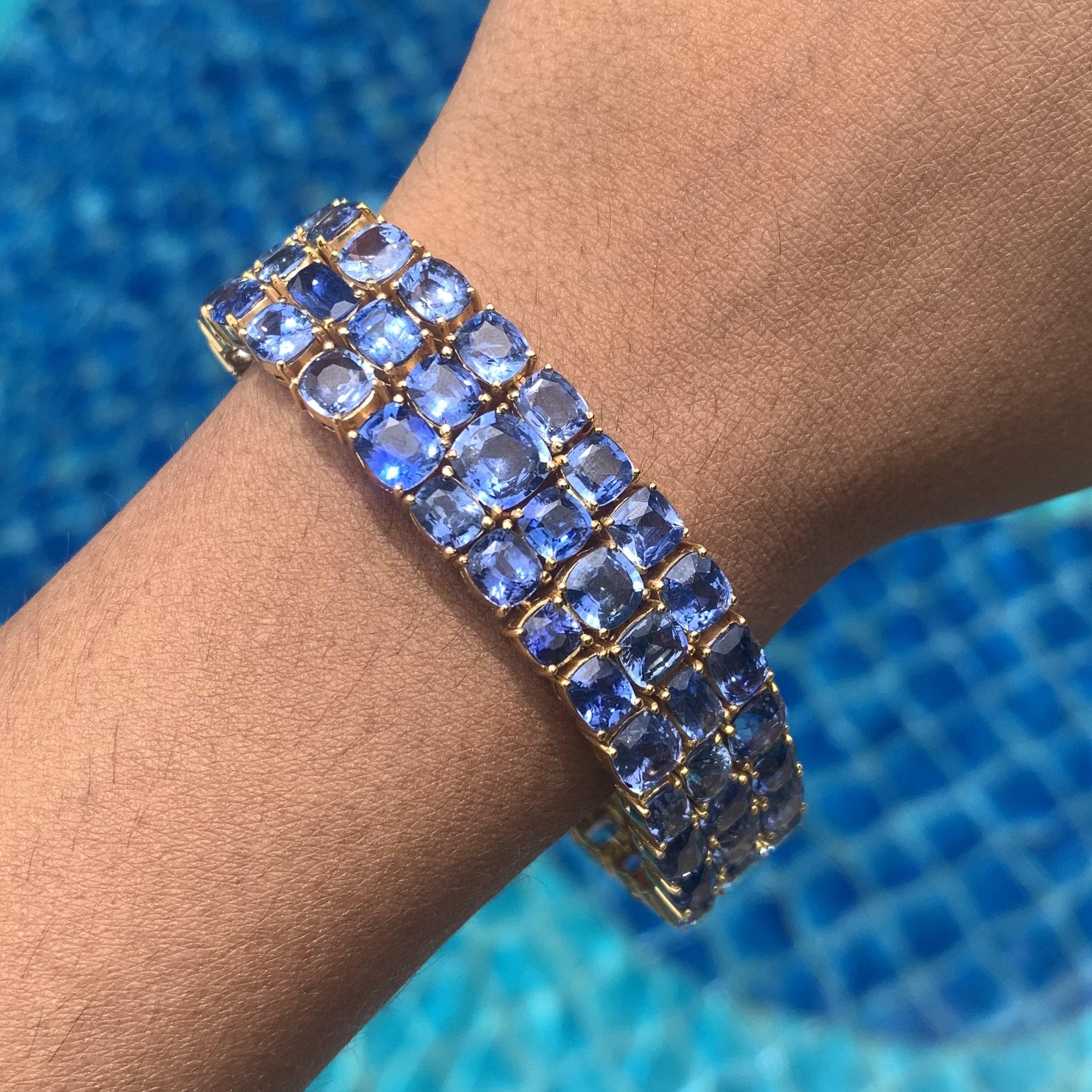 66.4 ct Ceylon Blue Sapphires Contemporary style Unisex Statement Bracelet For Sale 2