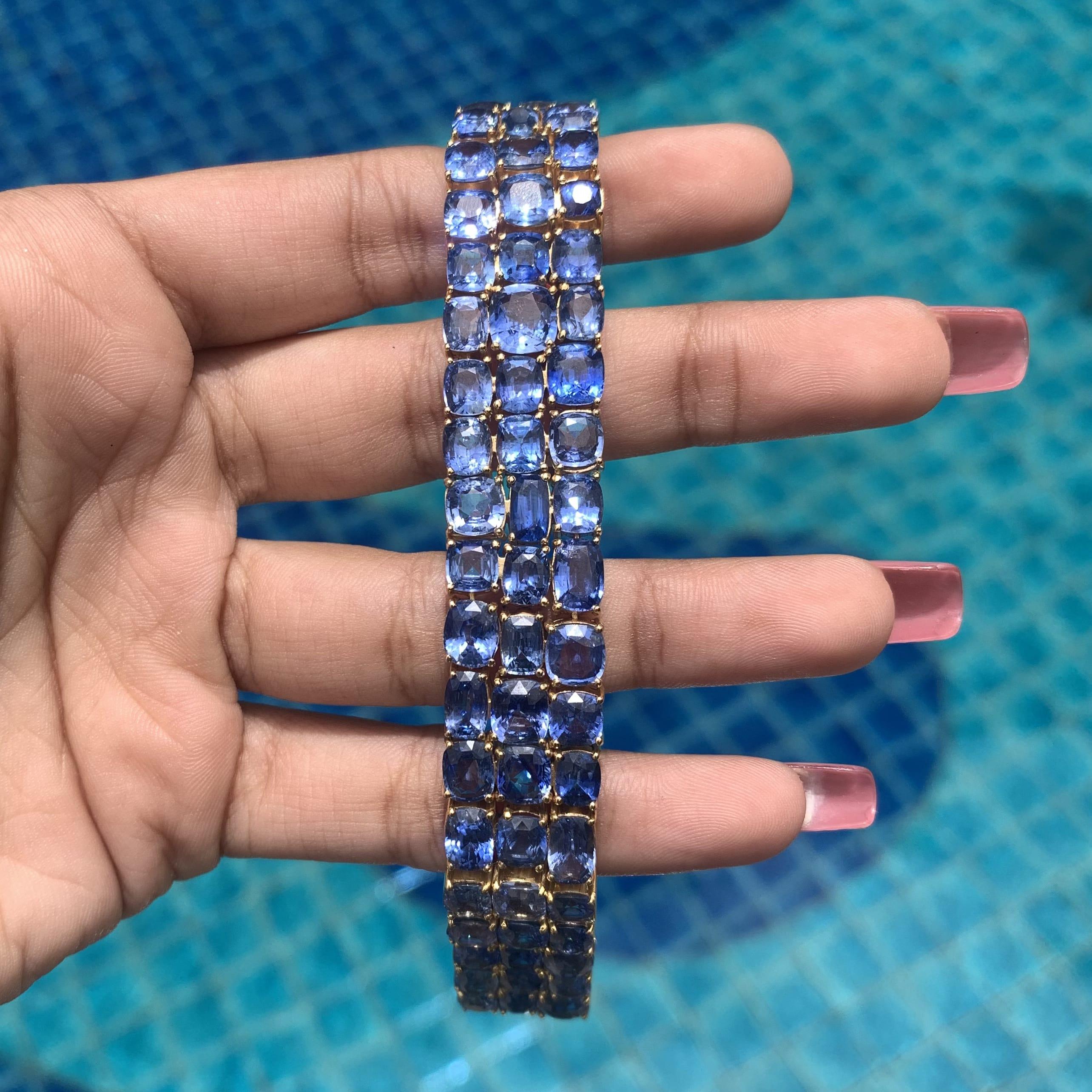 66.4 ct Ceylon Blue Sapphires Contemporary style Unisex Statement Bracelet For Sale 6