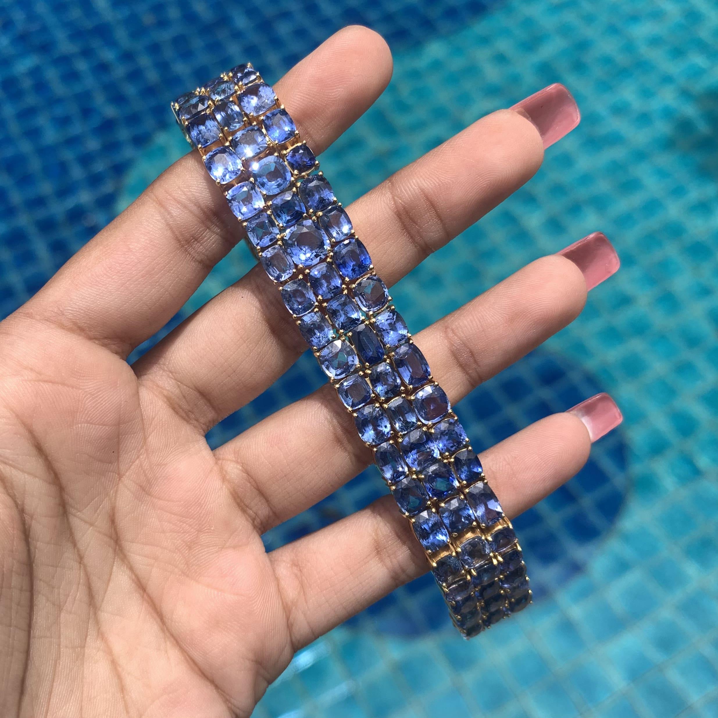 66.4 ct Ceylon Blue Sapphires Contemporary style Unisex Statement Bracelet For Sale 7