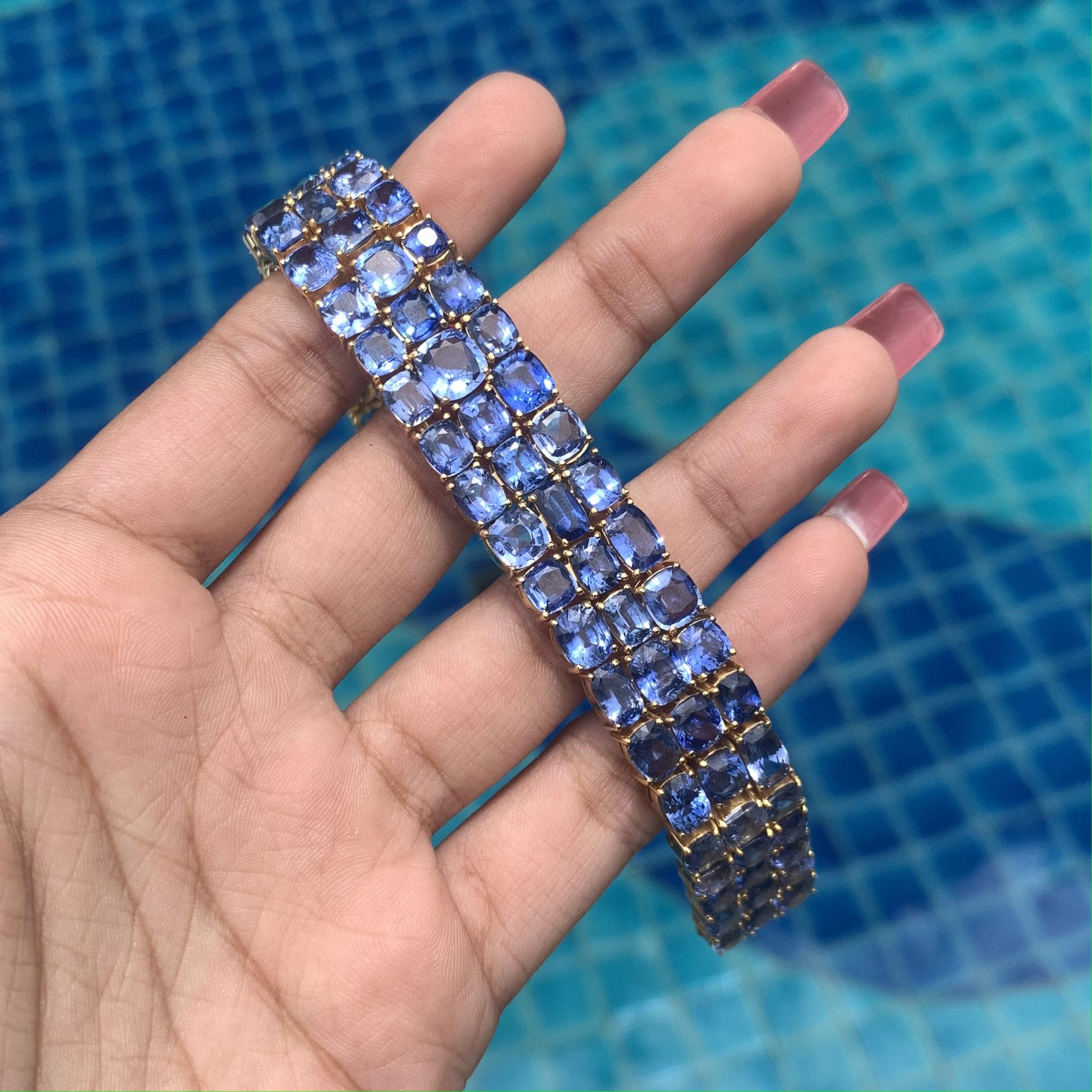 66.4 ct Ceylon Blue Sapphires Contemporary style Unisex Statement Bracelet For Sale 8