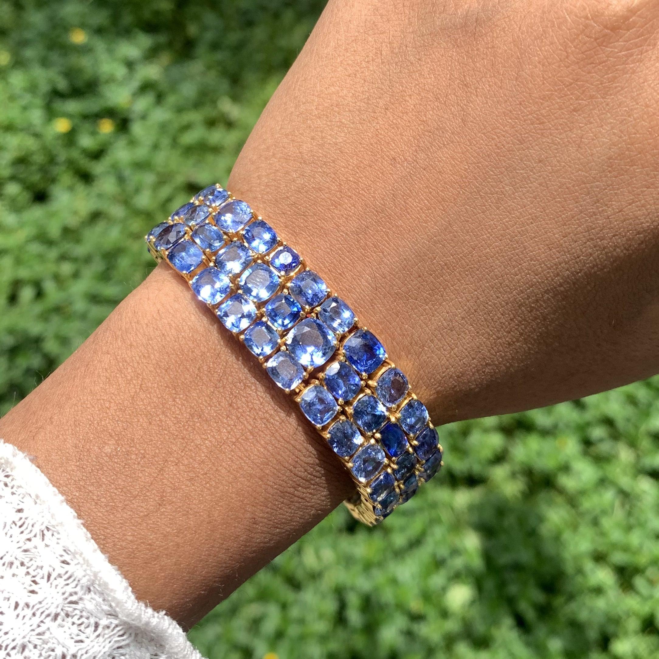 66.4 ct Ceylon Blue Sapphires Contemporary style Unisex Statement Bracelet For Sale 5