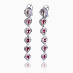 Pendientes de rubí talla oval de 6,64 quilates con diamantes en oro blanco de 18 quilates