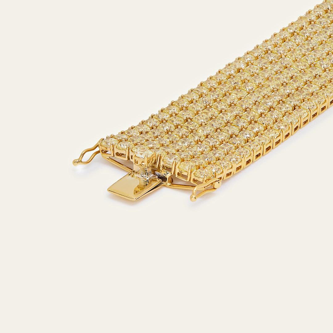 Taglio cuscino Bracciale con diamanti gialli da 66,43 carati in vendita
