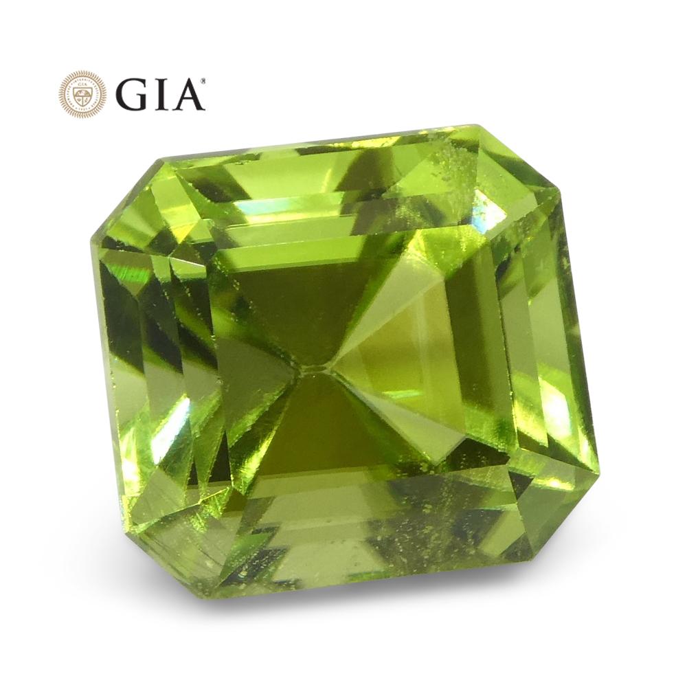 6.64ct Octagonal/Emerald Cut Yellowish Green Peridot GIA Certified In New Condition For Sale In Toronto, Ontario
