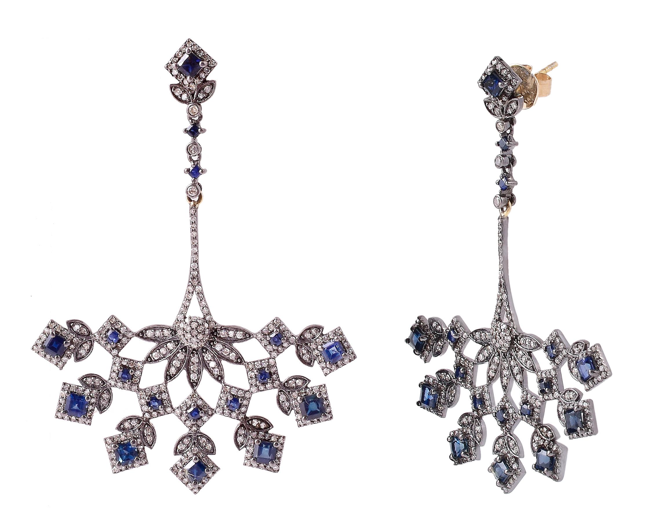 Art déco Boucles d'oreilles pendantes en forme d'éventail avec diamant et saphir bleu de 6,65 carats en vente