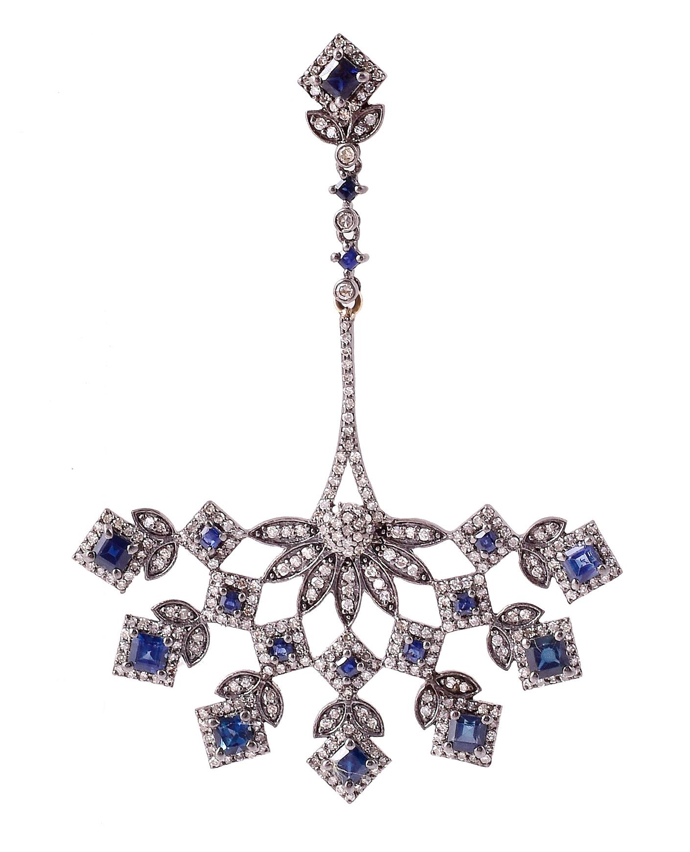 6.65 Carat Diamond and Blue Sapphire Fan-Shape Drop Earrings In New Condition For Sale In Jaipur, IN