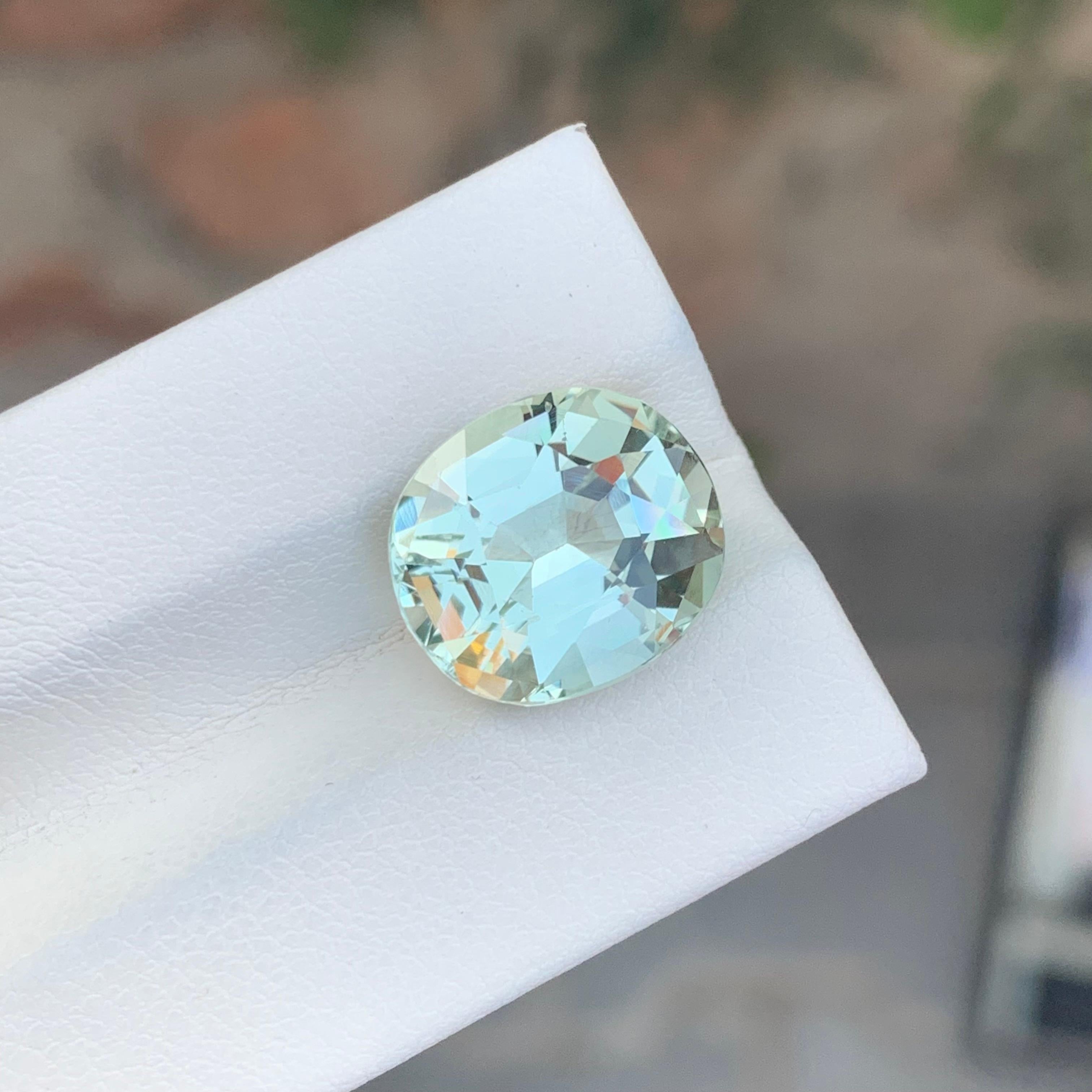 Oval Cut 6.65 Carat Gorgeous Loose Pale Green Heliodor Oval Shape Gem For Sale