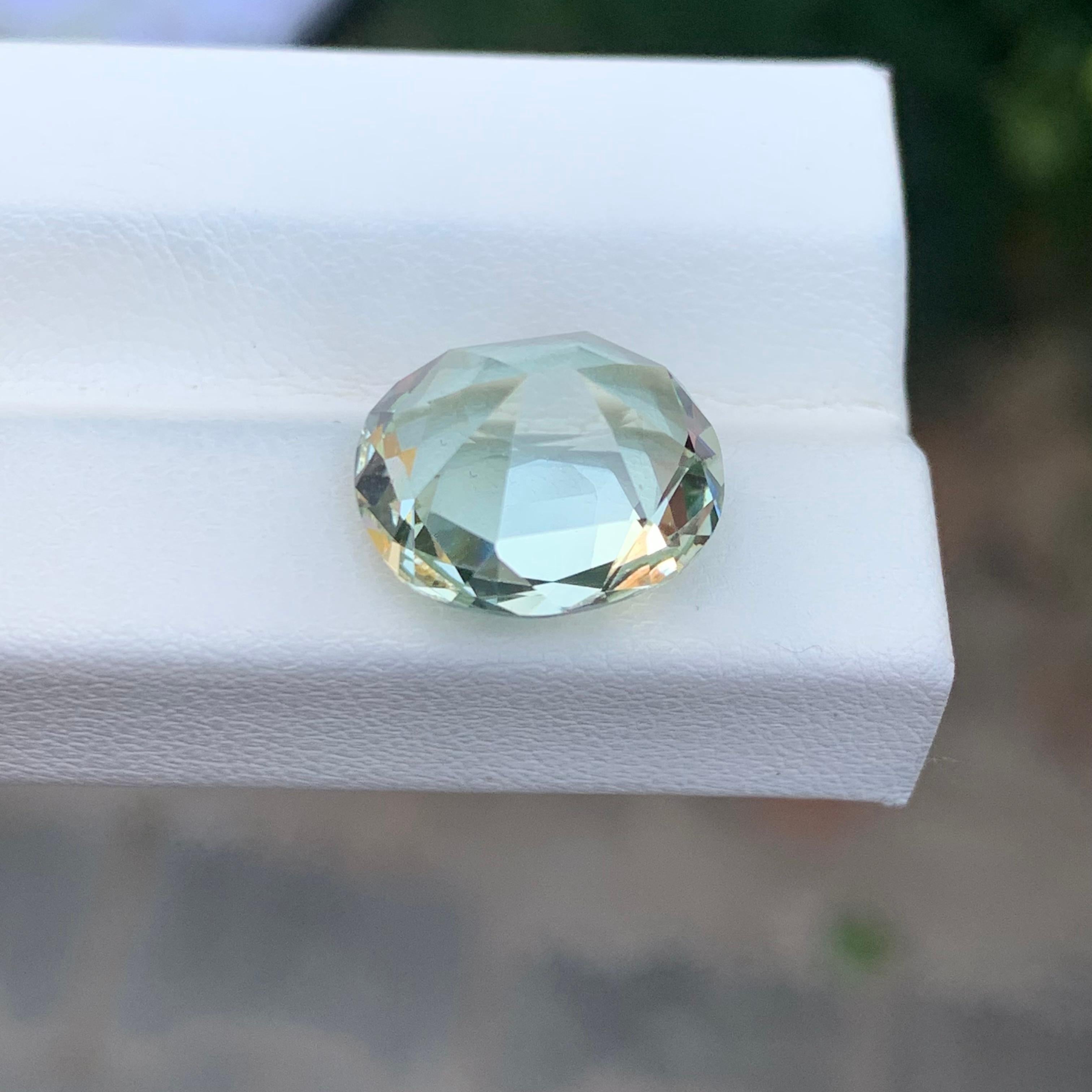6.65 Carat Gorgeous Loose Pale Green Heliodor Oval Shape Gem In New Condition For Sale In Peshawar, PK