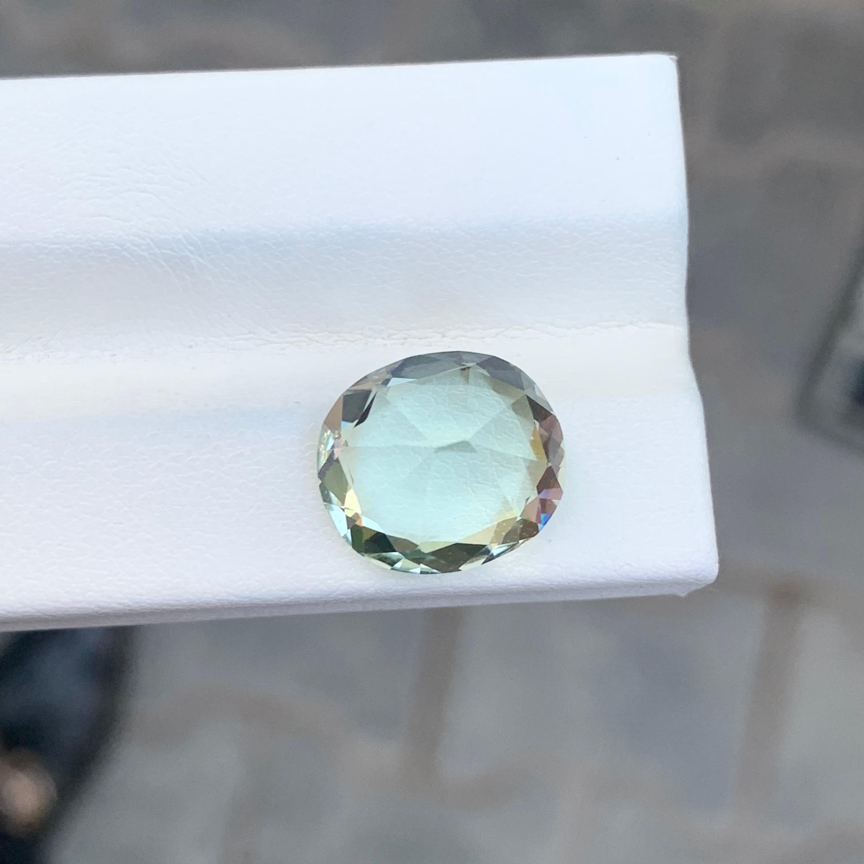 Women's or Men's 6.65 Carat Gorgeous Loose Pale Green Heliodor Oval Shape Gem For Sale