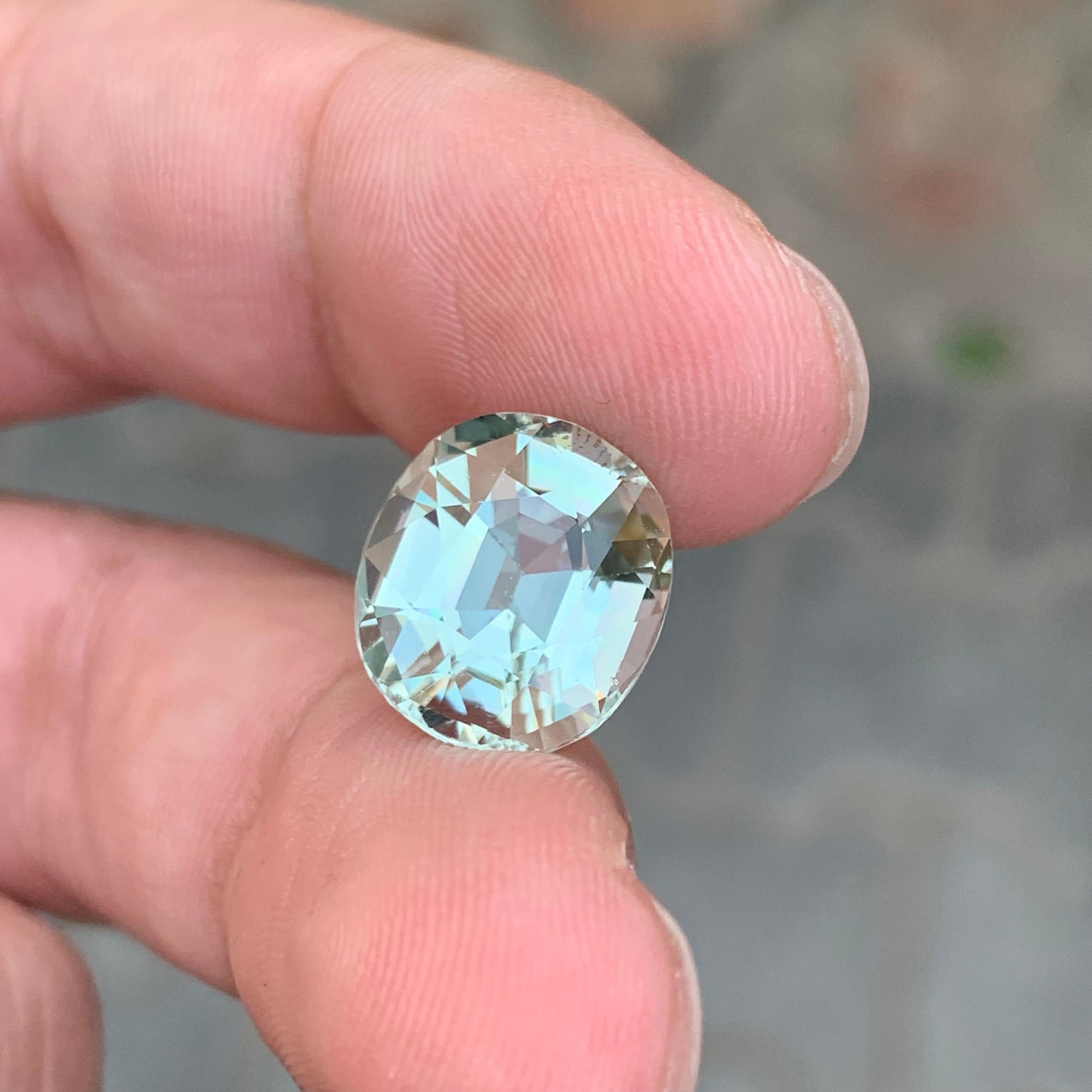 6.65 Carat Gorgeous Loose Pale Green Heliodor Oval Shape Gem For Sale 1