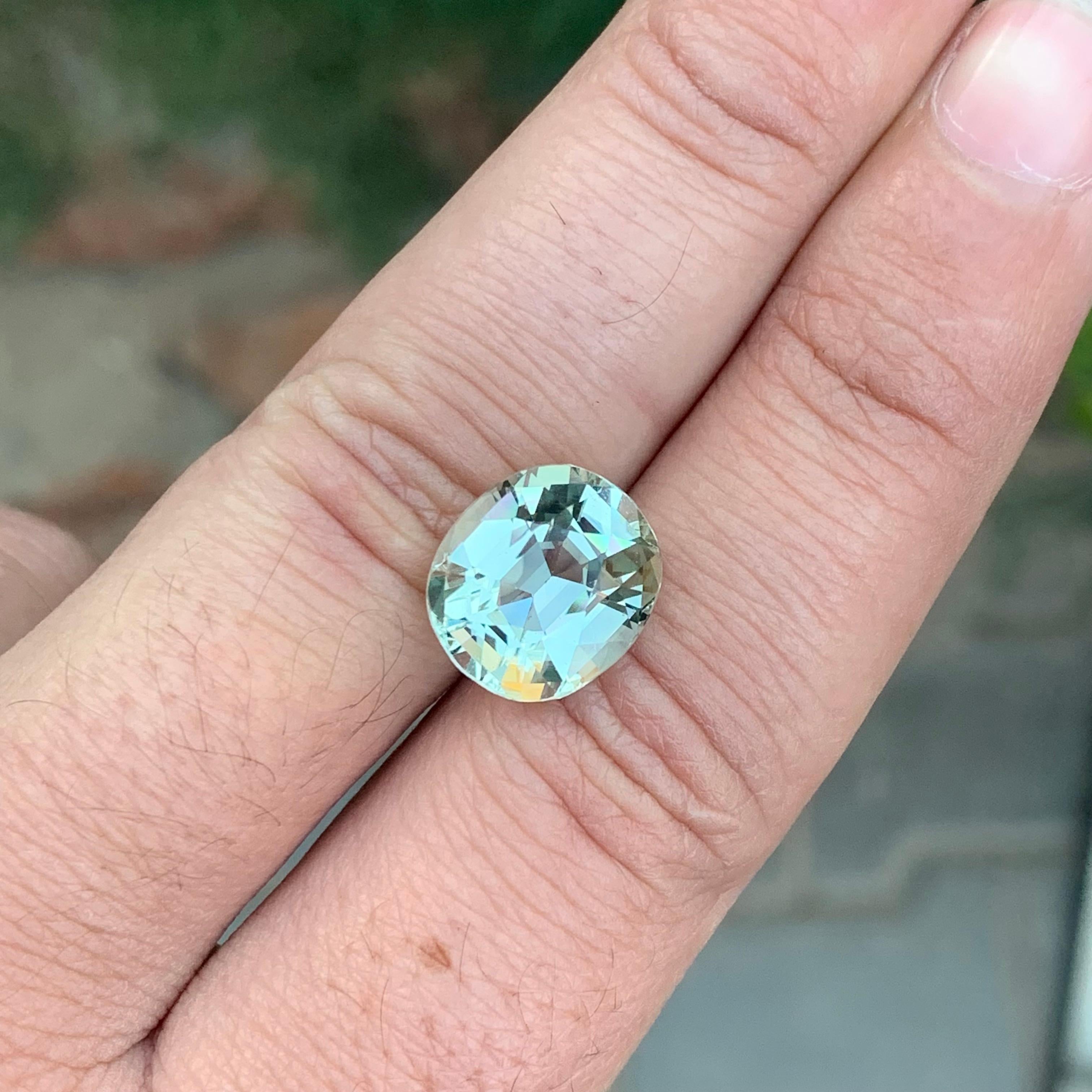 6.65 Carat Gorgeous Loose Pale Green Heliodor Oval Shape Gem For Sale 2