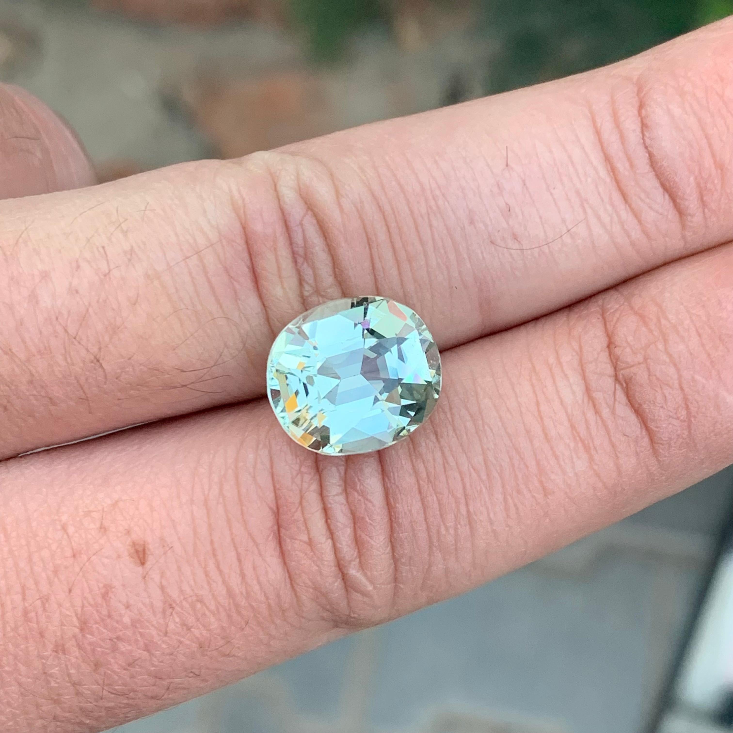 6.65 Carat Gorgeous Loose Pale Green Heliodor Oval Shape Gem For Sale 3