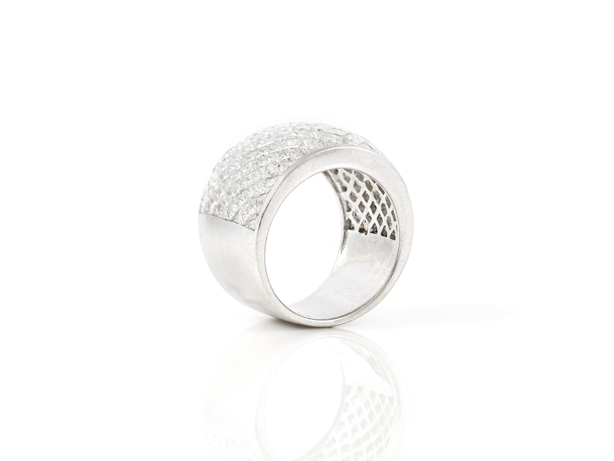 Taille princesse 6.65 Carat Invisible Set Princess Cut Diamonds Wide Band en vente