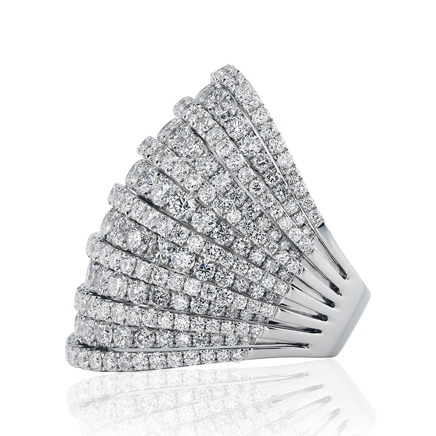 Im Angebot: 6,65 Karat mehrreihiger Diamantring, 18K Weißgold () 2