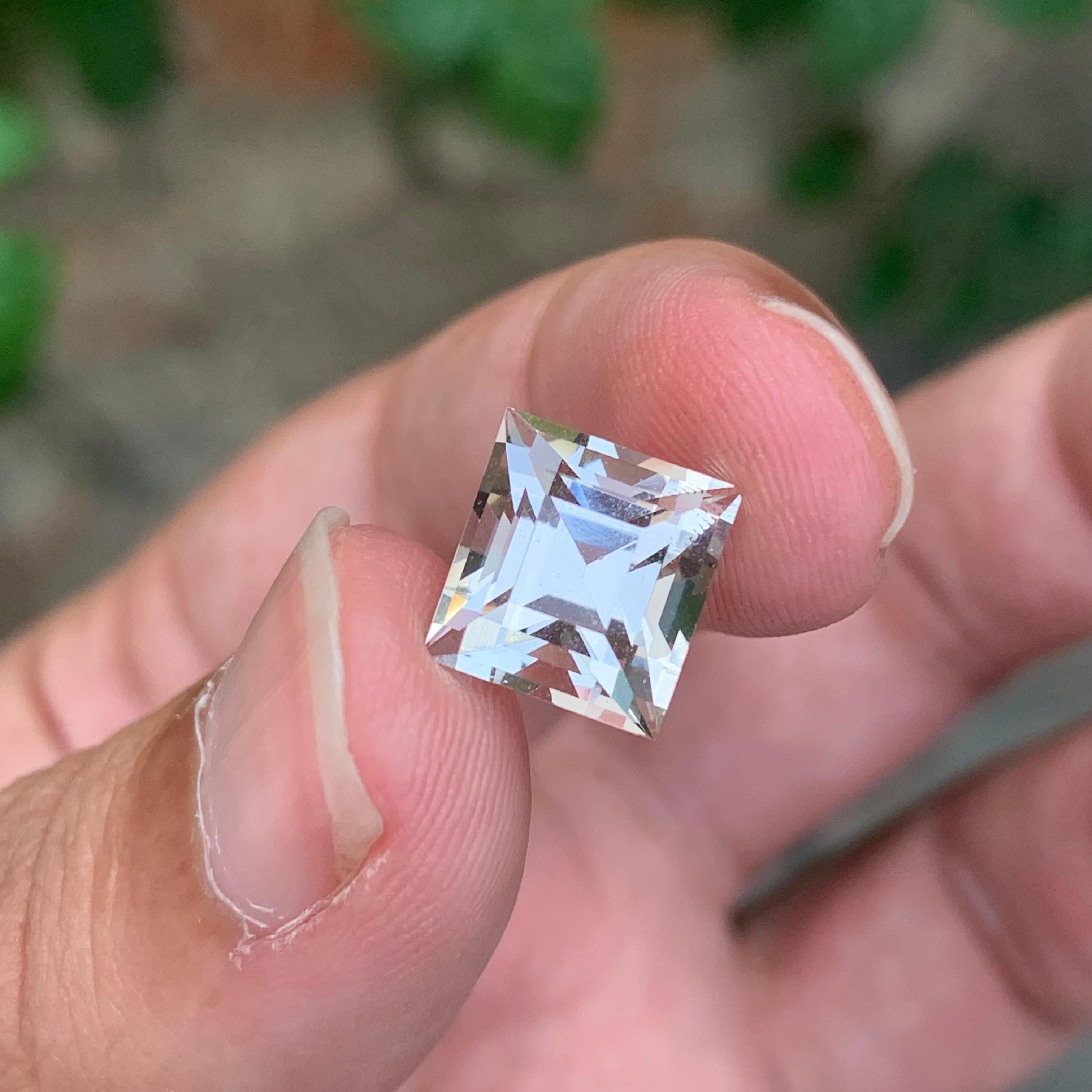6.65 Carat Natural Faceted Golden Topaz Princess Cut Gemstone (Topaze dorée à facettes, taille princesse) en vente 5