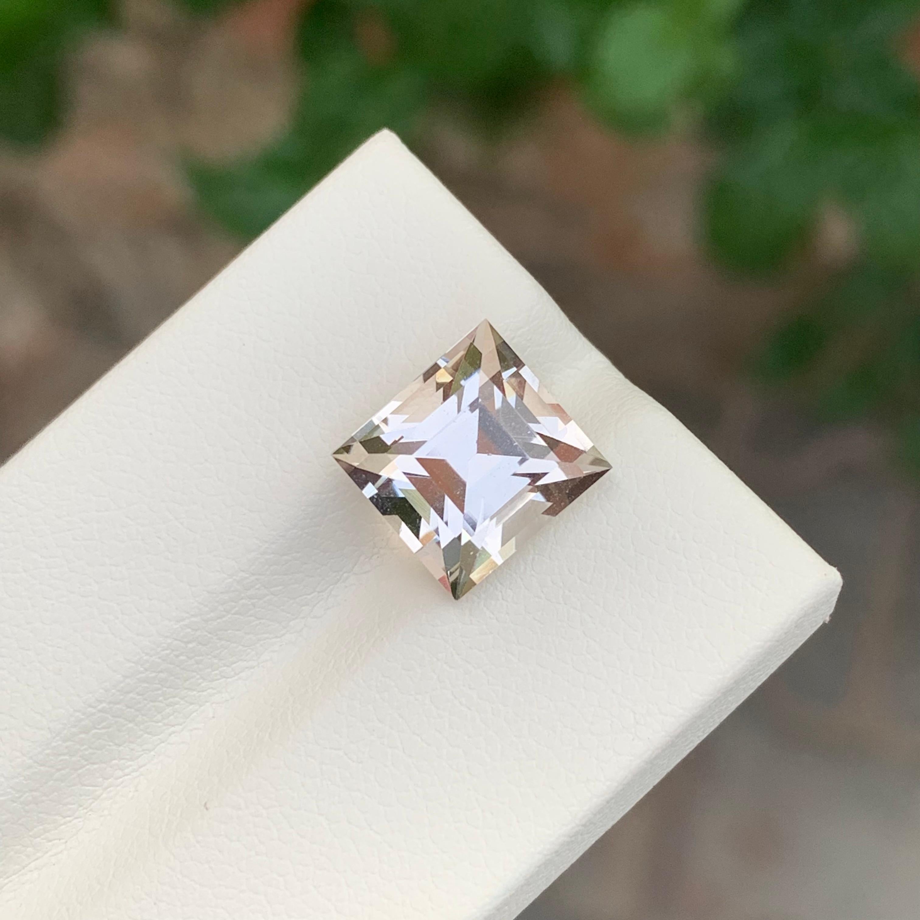 6.65 Carat Natural Faceted Golden Topaz Princess Cut Gemstone (Topaze dorée à facettes, taille princesse) Neuf - En vente à Peshawar, PK