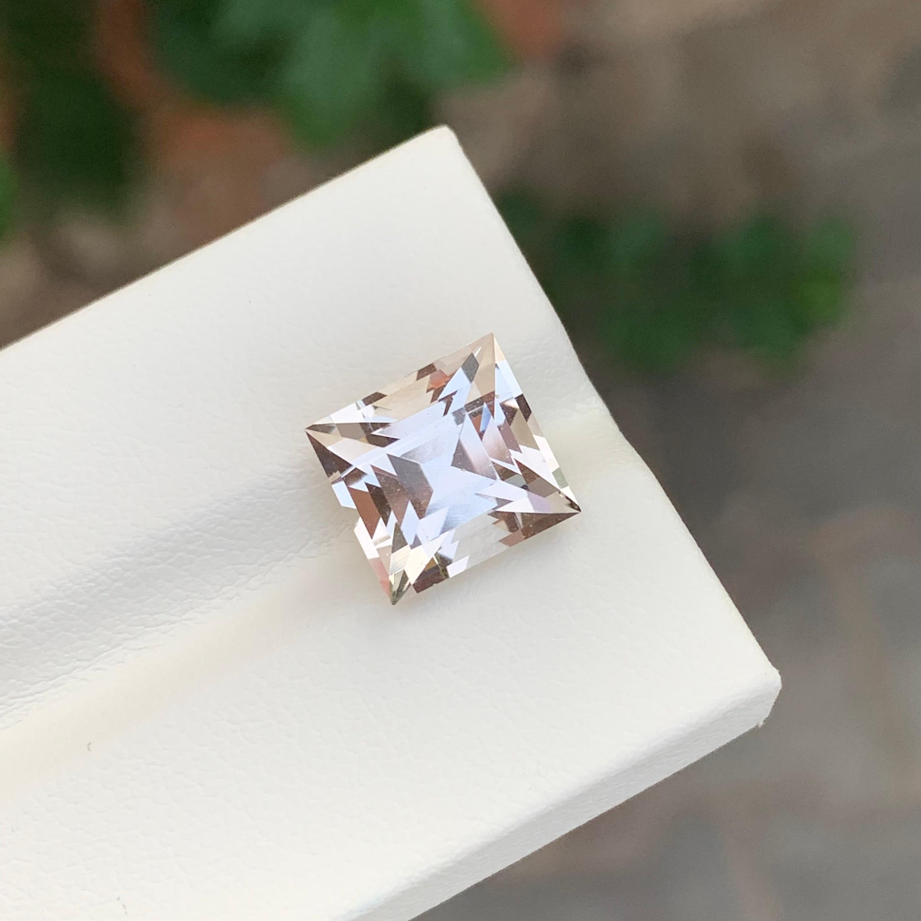 6.65 Carat Natural Faceted Golden Topaz Princess Cut Gemstone (Topaze dorée à facettes, taille princesse) en vente 1