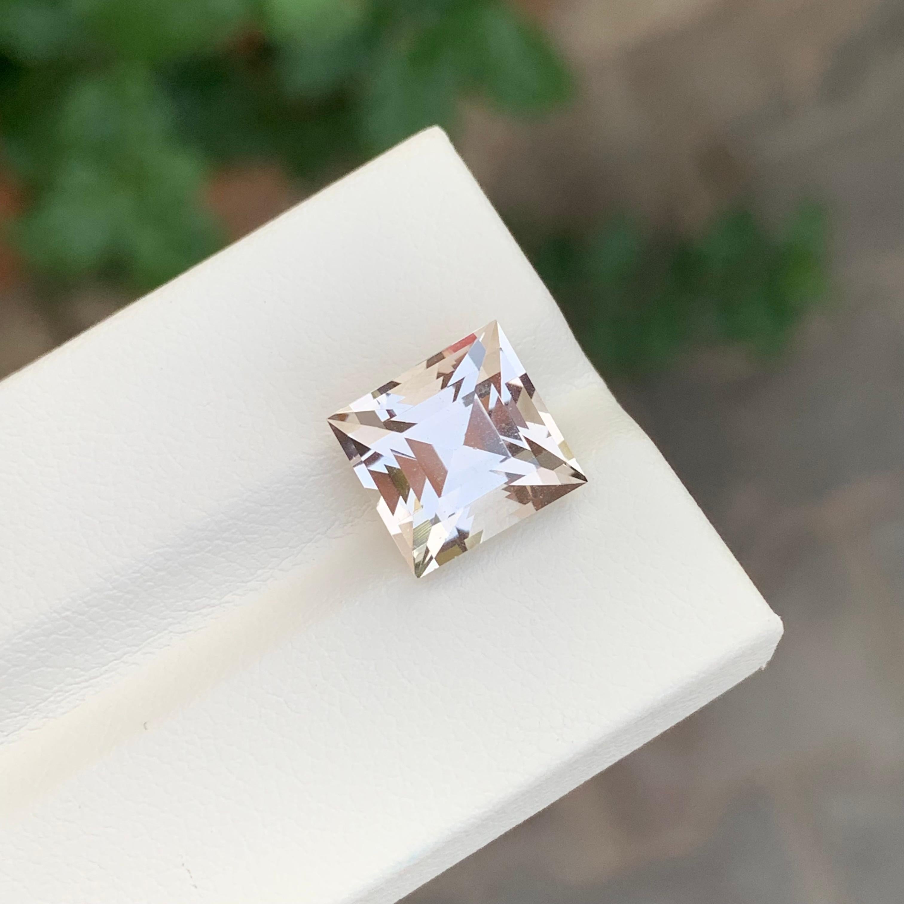 6.65 Carat Natural Faceted Golden Topaz Princess Cut Gemstone (Topaze dorée à facettes, taille princesse) en vente 2