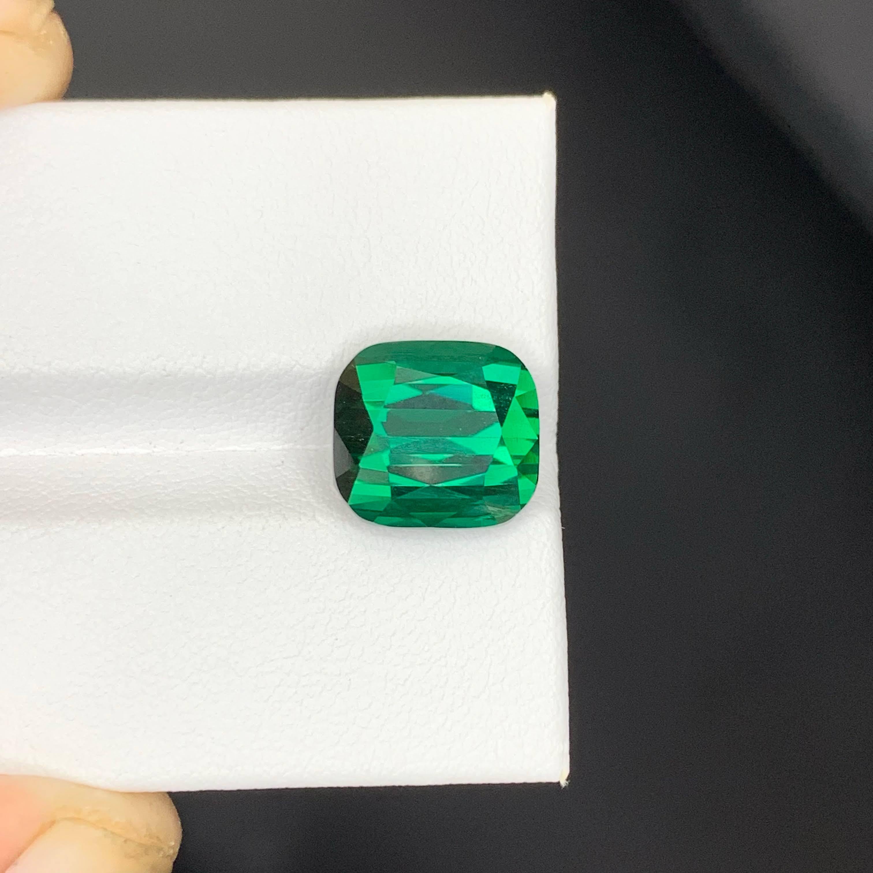 Moderno 6.65 Carati di tormalina verde bluastra sfusa naturale con taglio a cuscino Gemma afgana in vendita