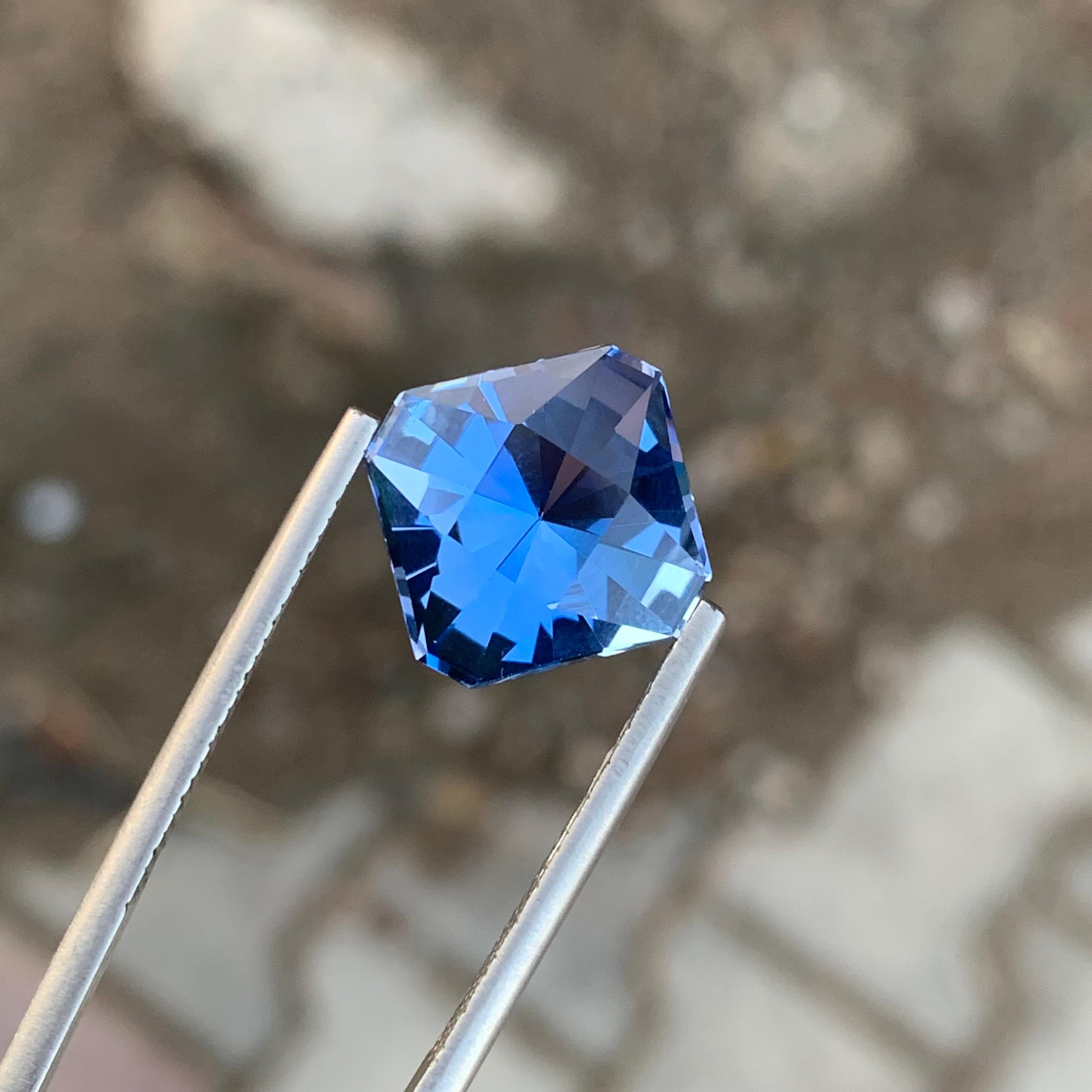 Square Cut 6.65 Carat Stunning Faceted Aquamarine Goshenite Fancy Cut Gemstone For Sale