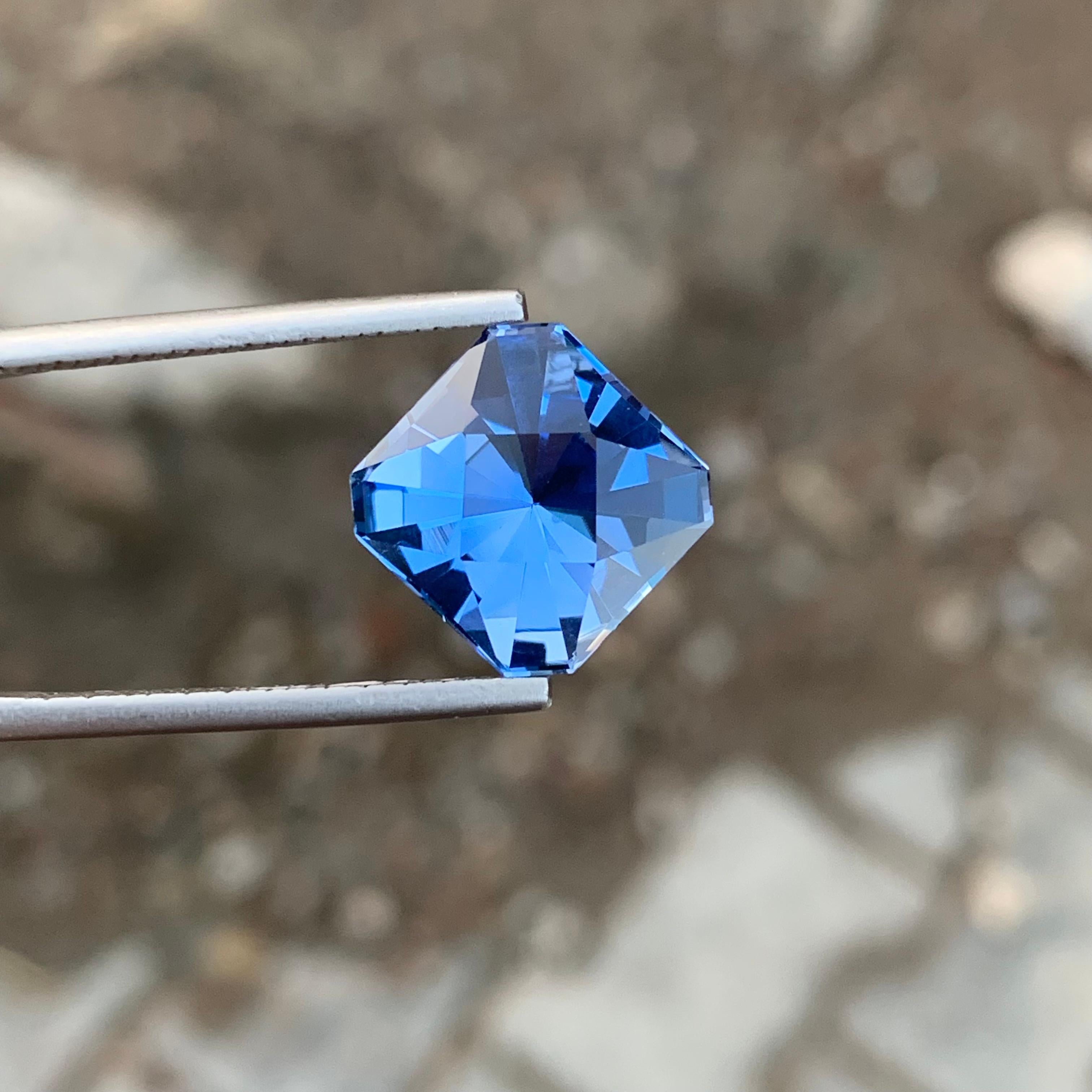 6.65 Carat Stunning Faceted Aquamarine Goshenite Fancy Cut Gemstone In New Condition For Sale In Peshawar, PK