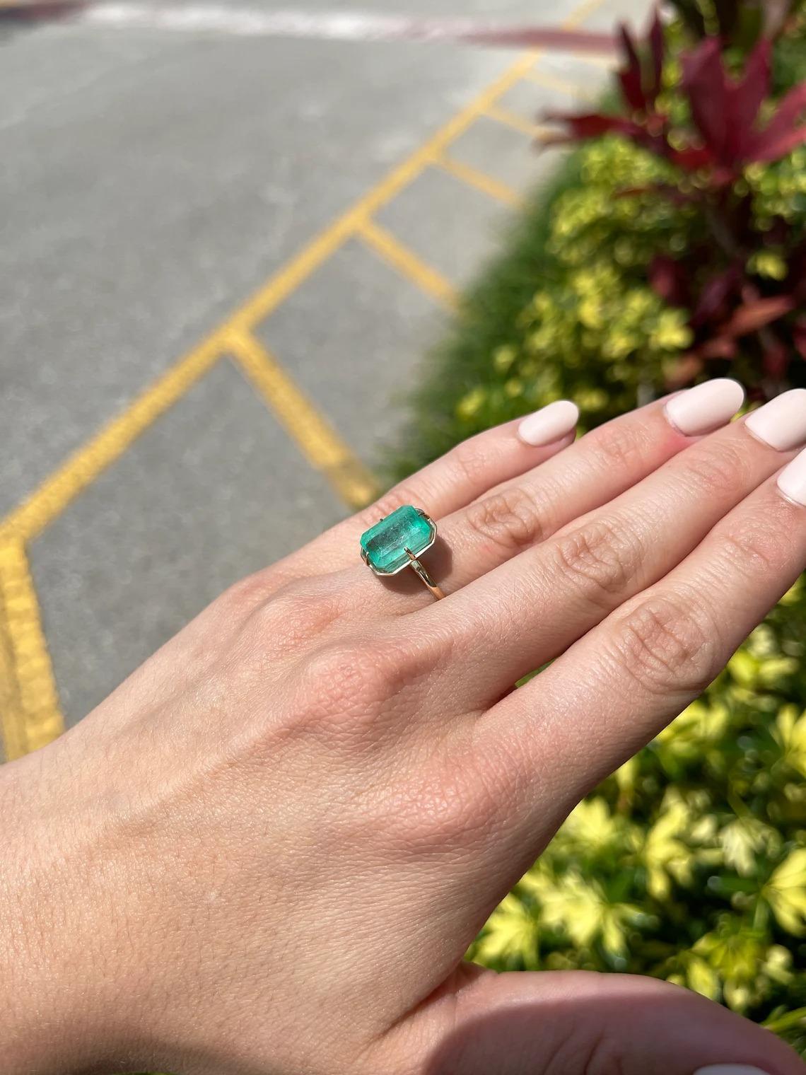 6.65cts 14K Colombian Emerald-Emerald Cut 4 Prong Solitaire Gold Ring In New Condition In Jupiter, FL