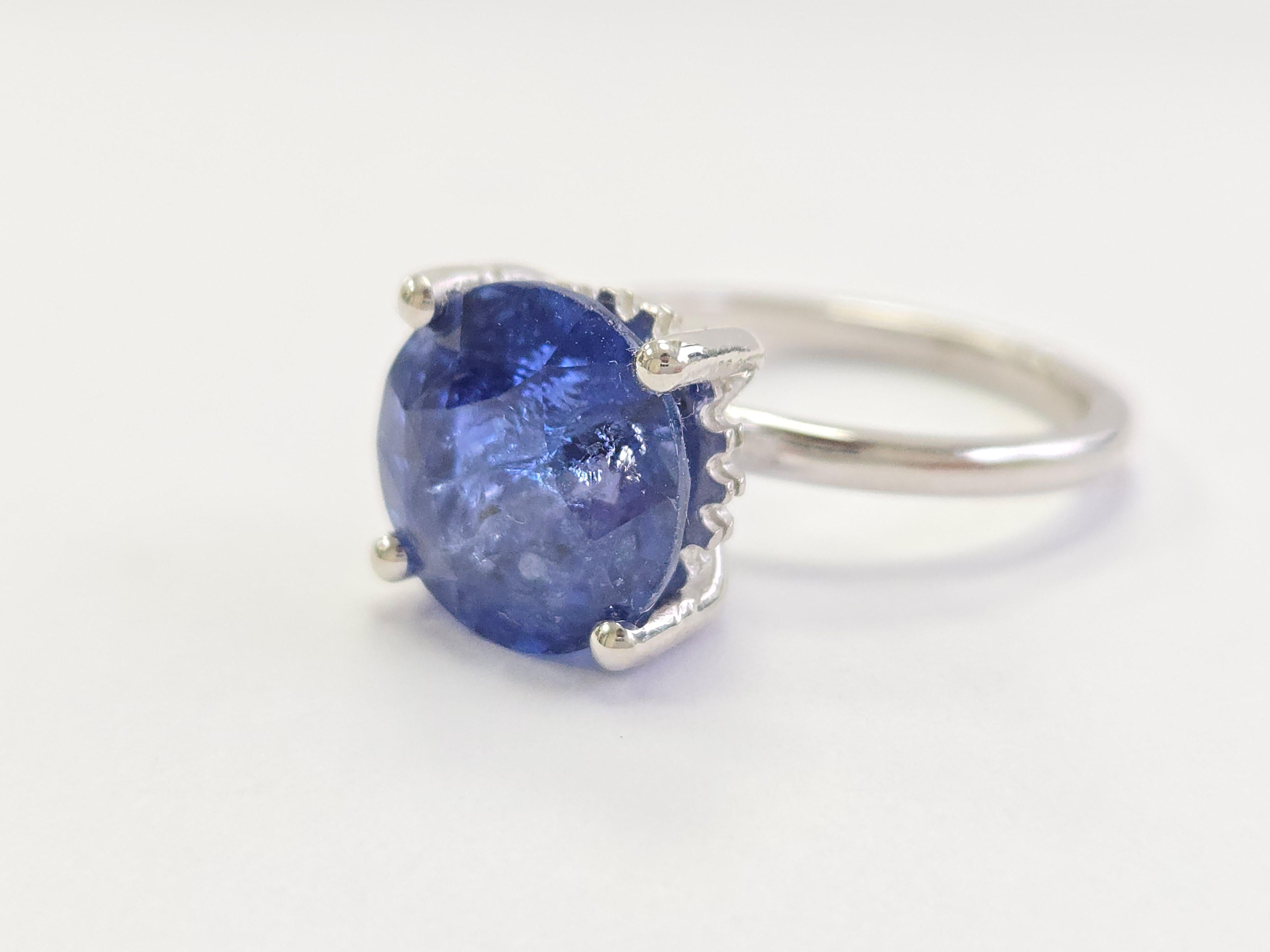 Round Cut 6.66 Carats Round Shape Natural Sapphire Ring 14 Karat White Gold For Sale