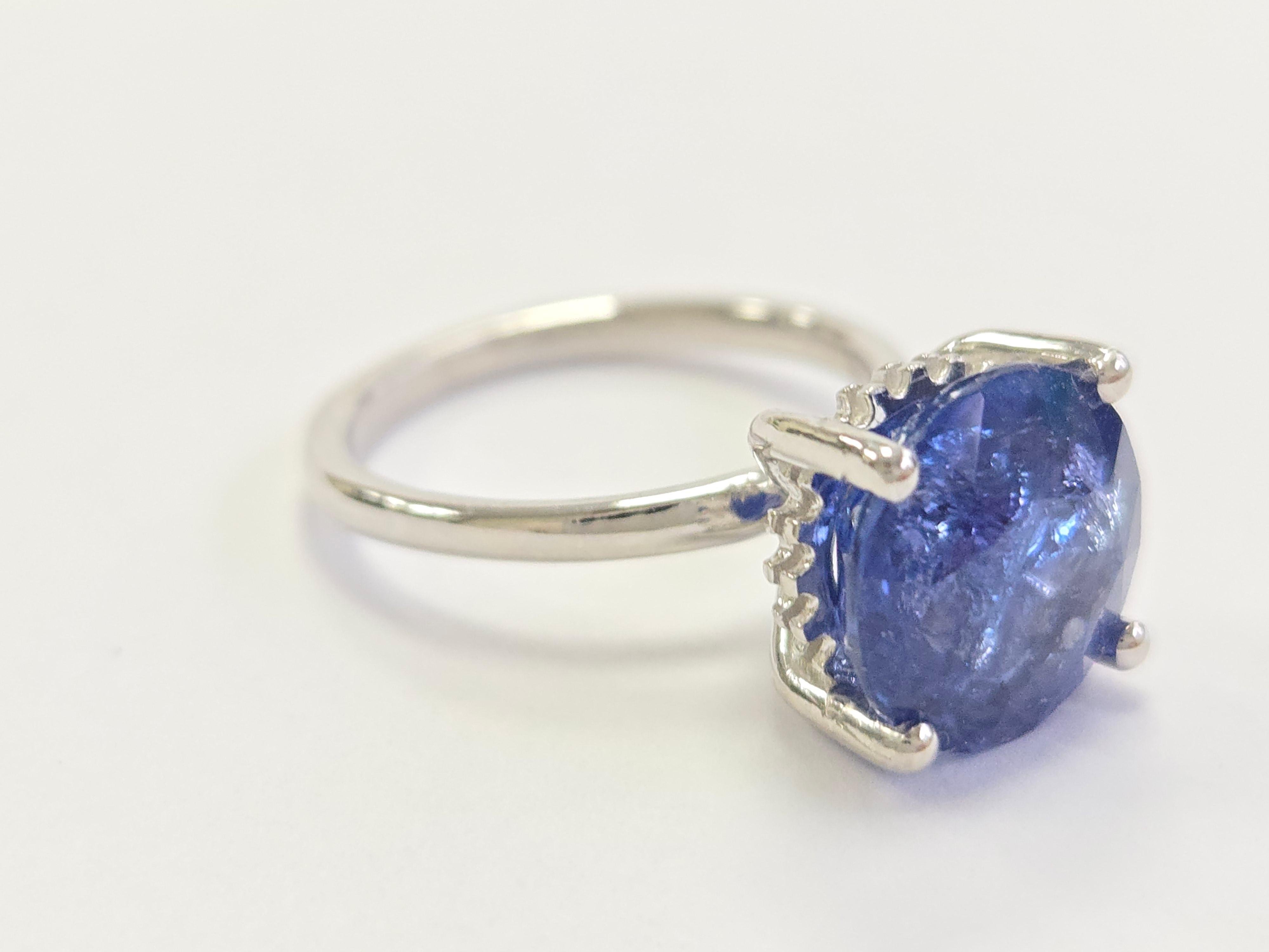 6.66 Carats Round Shape Natural Sapphire Ring 14 Karat White Gold For Sale 2