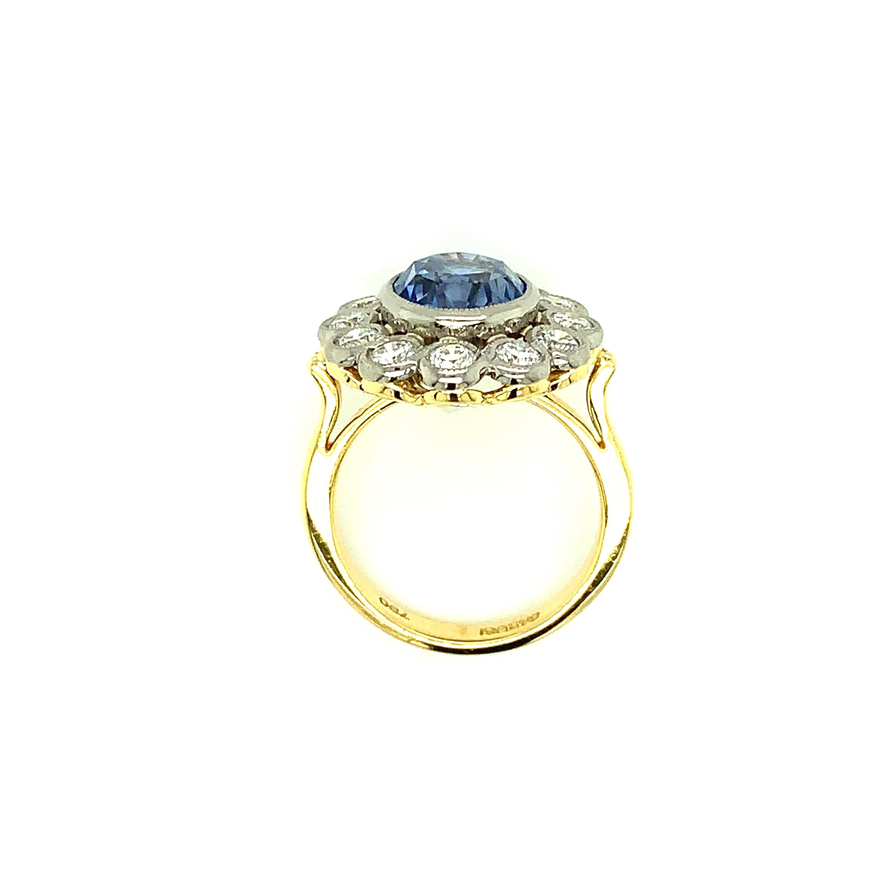 6.67 Carat Cornflower Blue Sapphire and Diamond Cocktail Ring in 18k Gold For Sale 1