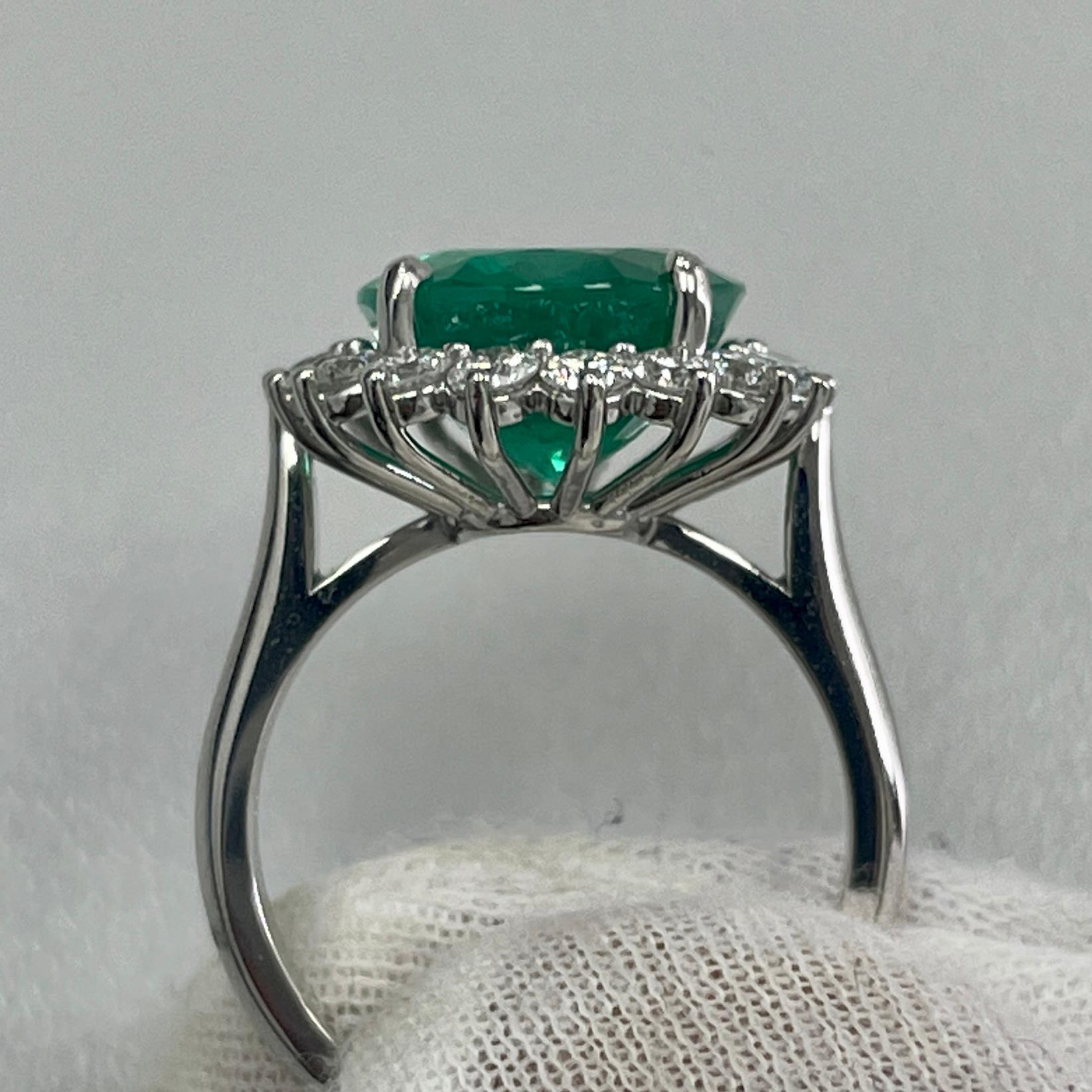 6.67 Carat Lively Green Emerald & Diamond Platinum Ring In New Condition For Sale In New York, NY